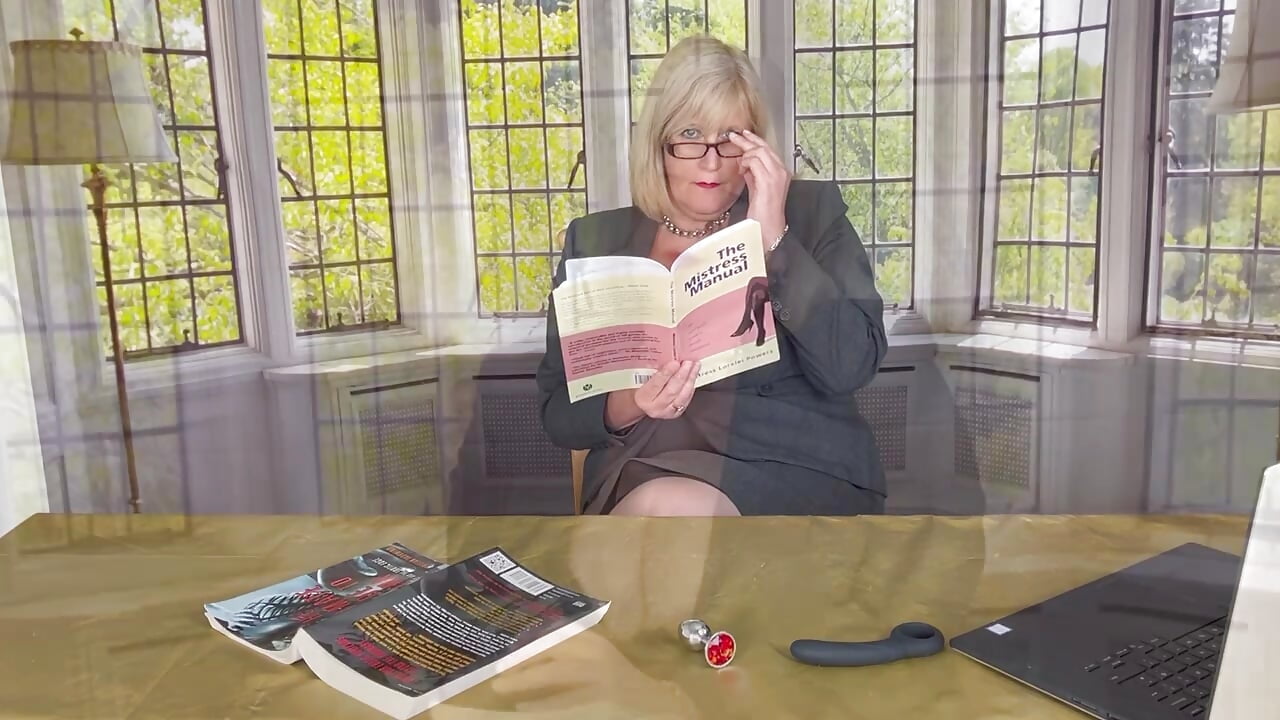 Free Teaser: Keep Your Job ..... Strapon - vidéo du modèle de showcams catherinecan69