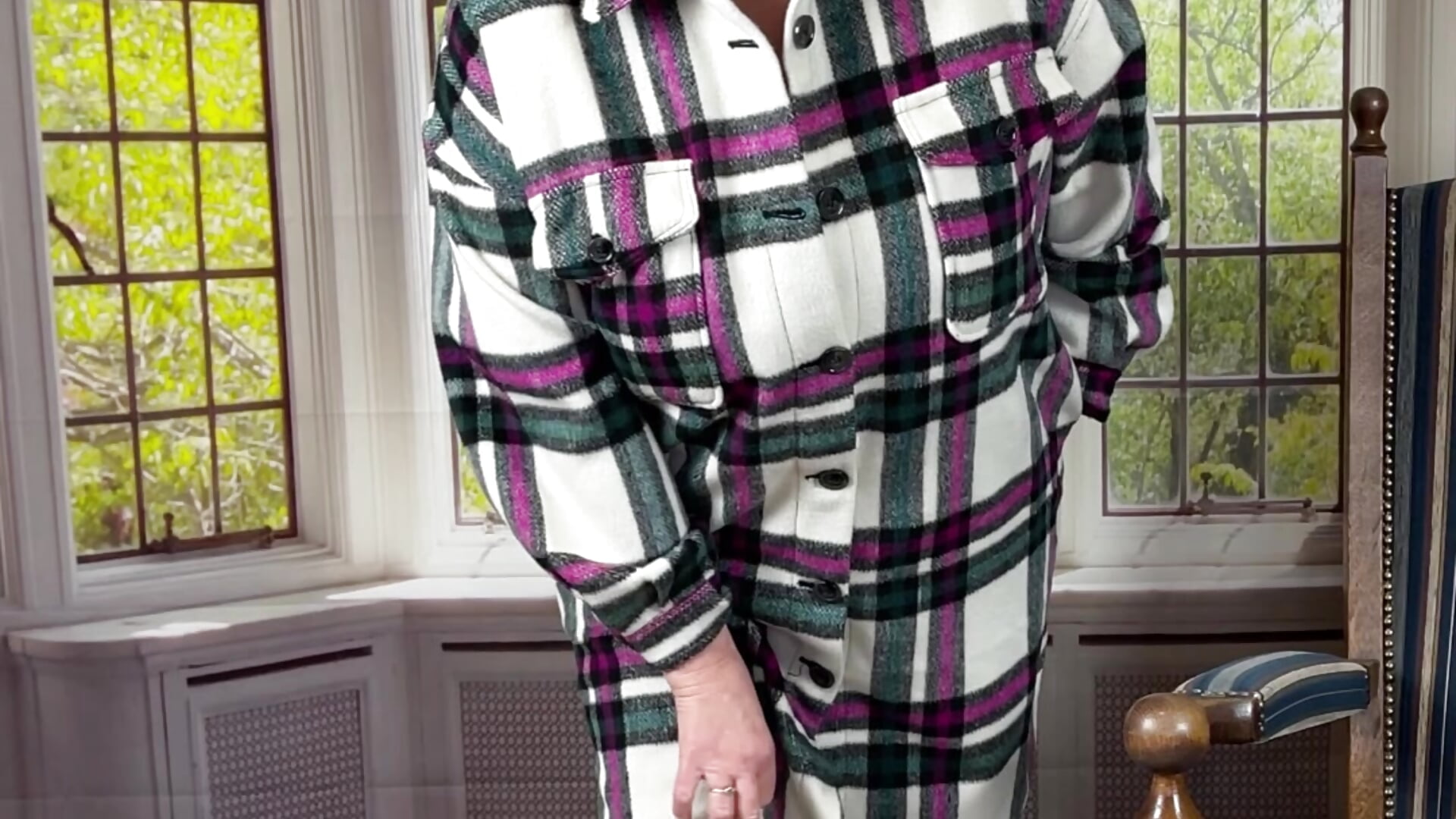 FREE TEASER: Your Best Friends Mum knocks on your door, and gives you a little striptease - vidéo du modèle de showcams catherinecan69