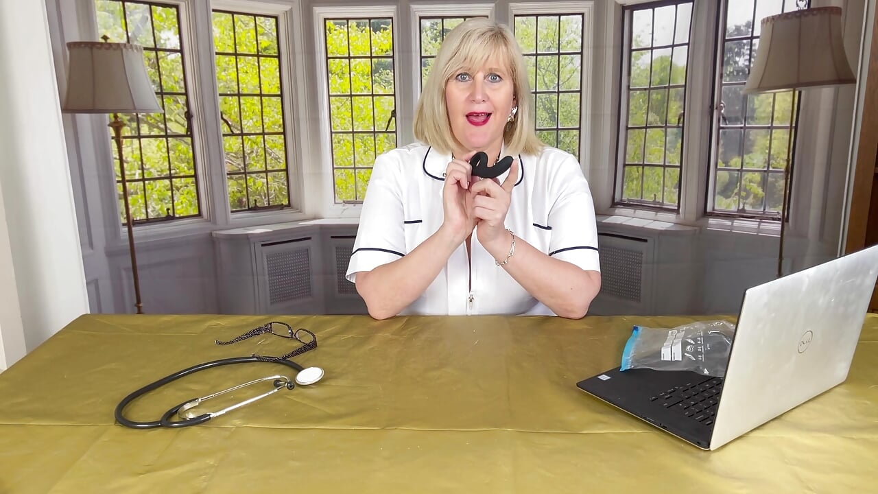 ppv: The Nurse Shows you how to do anal to keep your job - vidéo du modèle de showcams catherinecan69