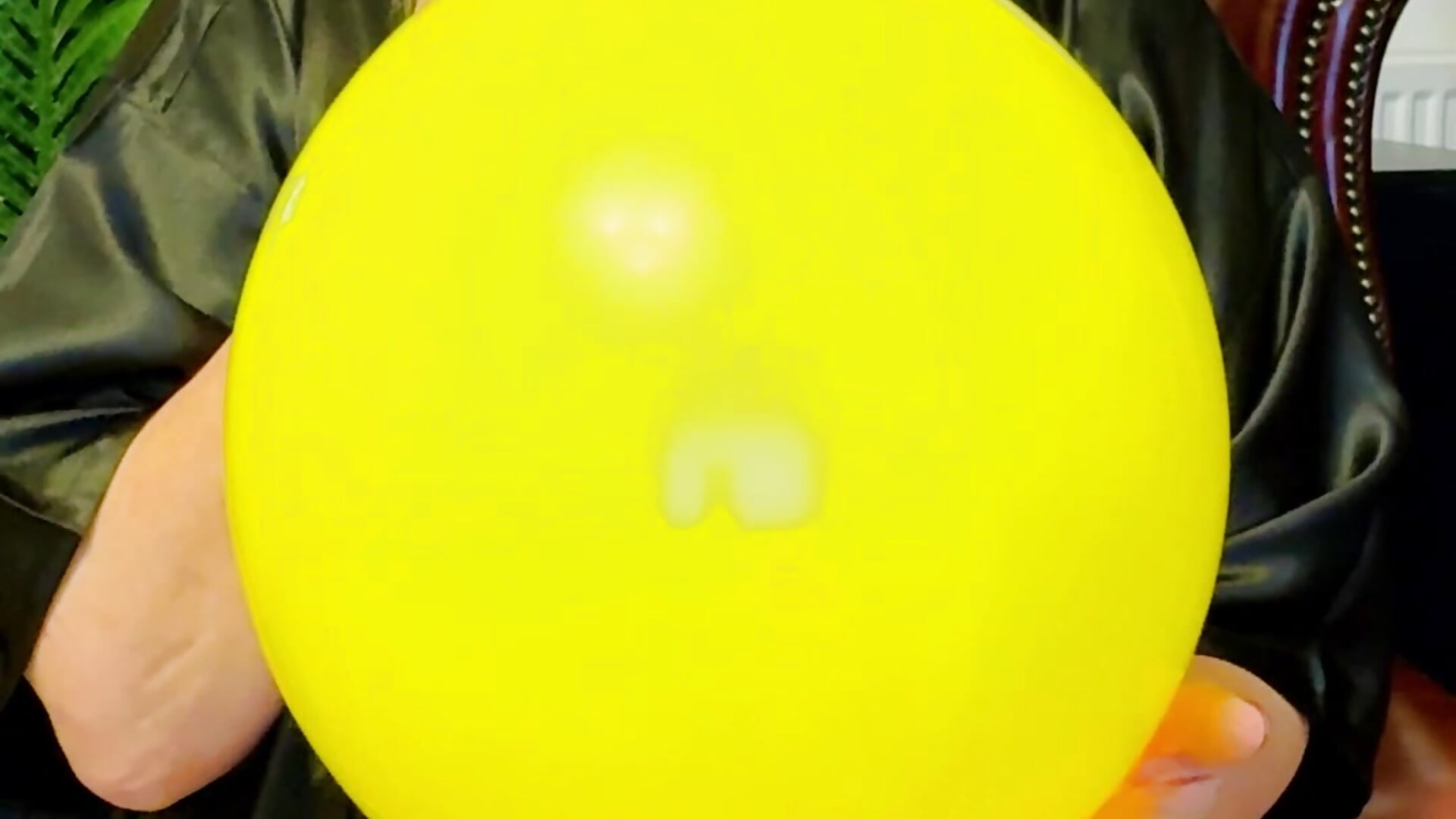 All the hot air on my pussy made me so horny I had to pop my balloon x - video by catherinecan69 cam model