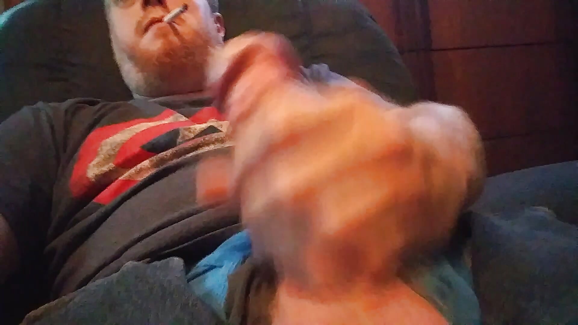 Stroking My Big Ginger Cock – video od webkamerové modelky JohnnyRed883