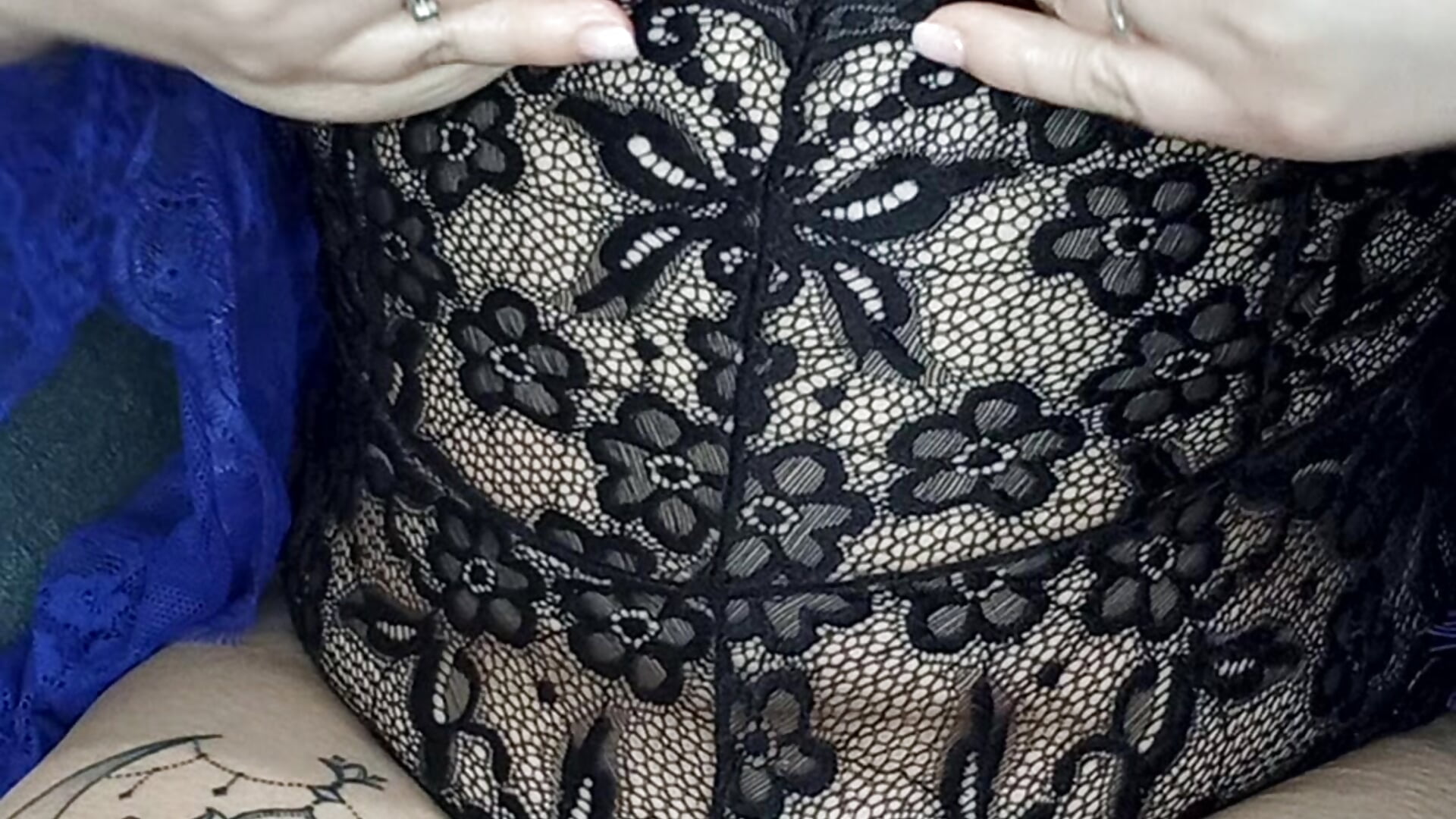 Huile seins - video by missdarling007 cam model