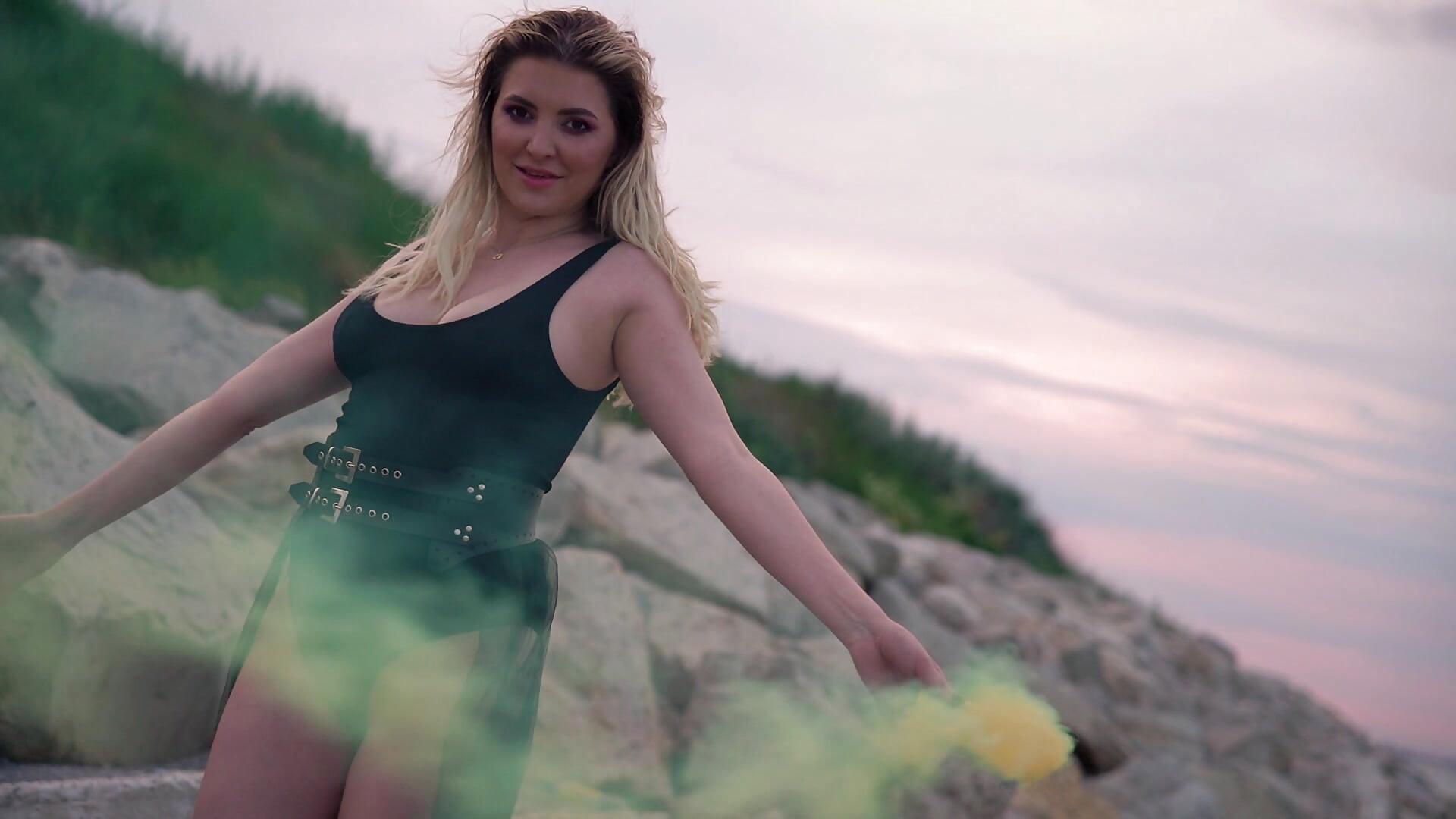 Sea shores love me - video by Mila21 cam model