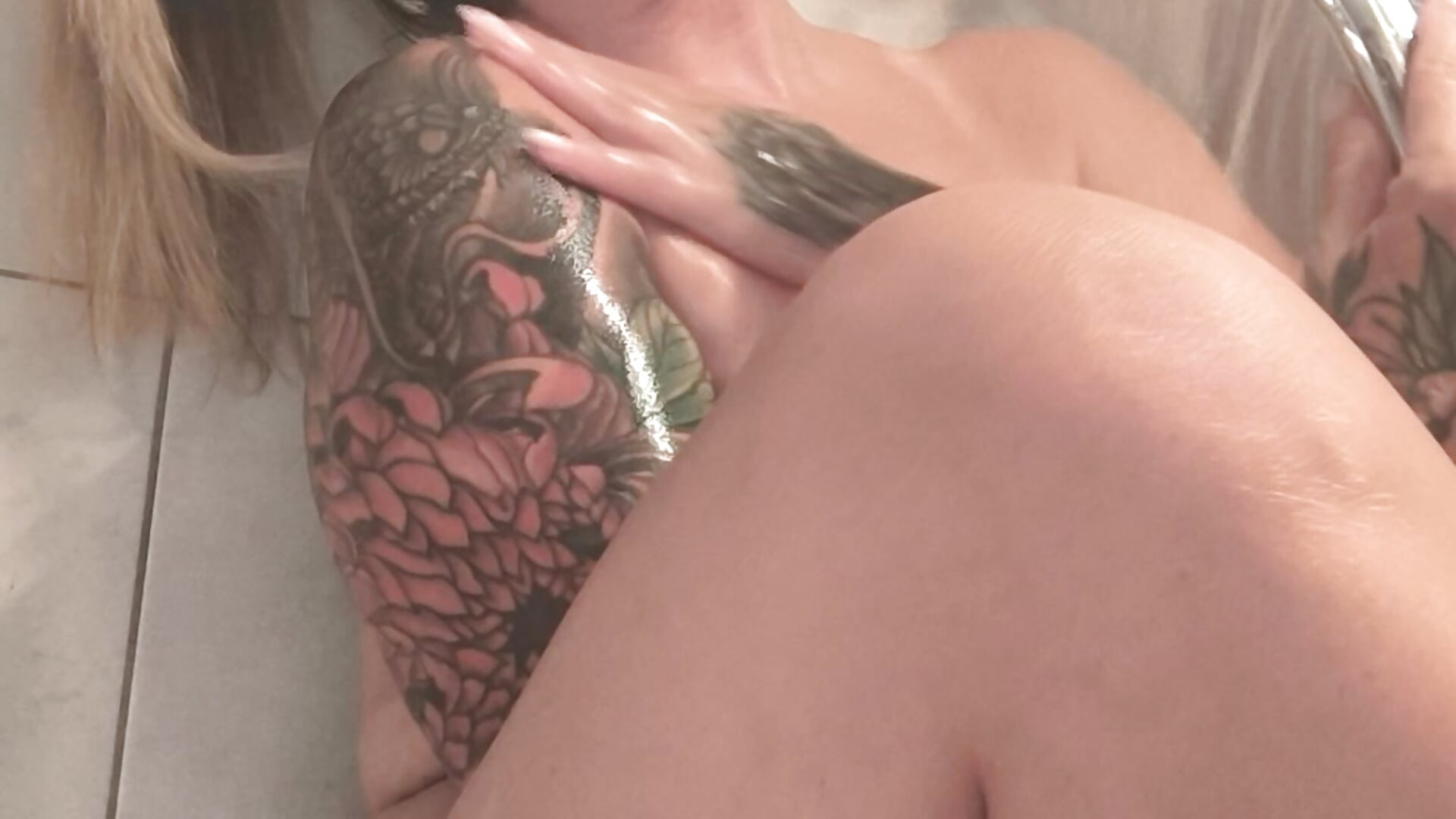 Shower - clip cu missjenn_x model videochat