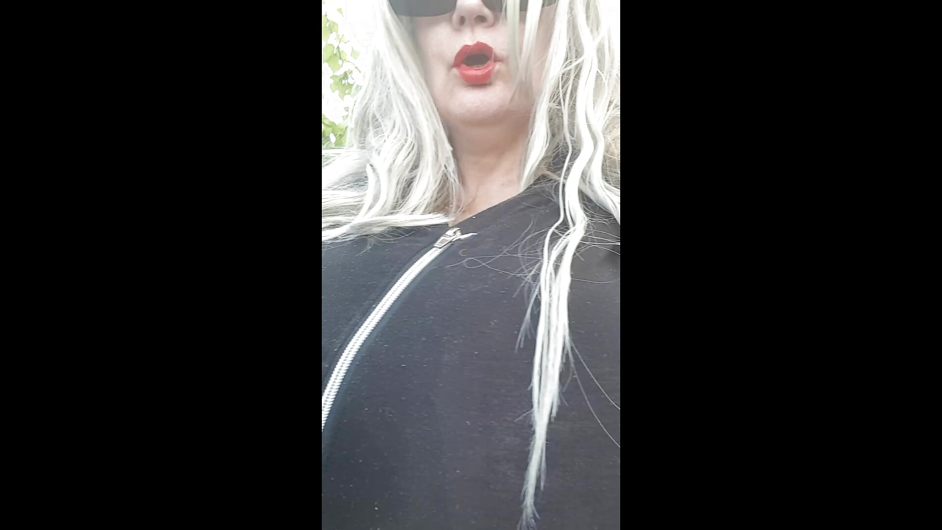 walking in the park - video by CUPKSusi cam model