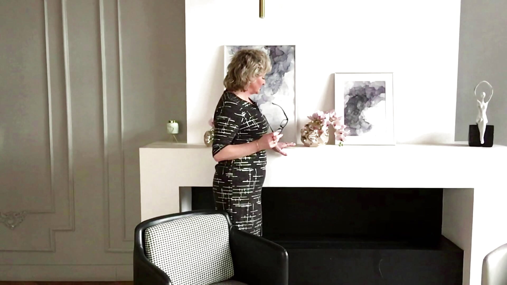 Elegant and beautiful lady**) - video EvelynJoyful kameramallilta