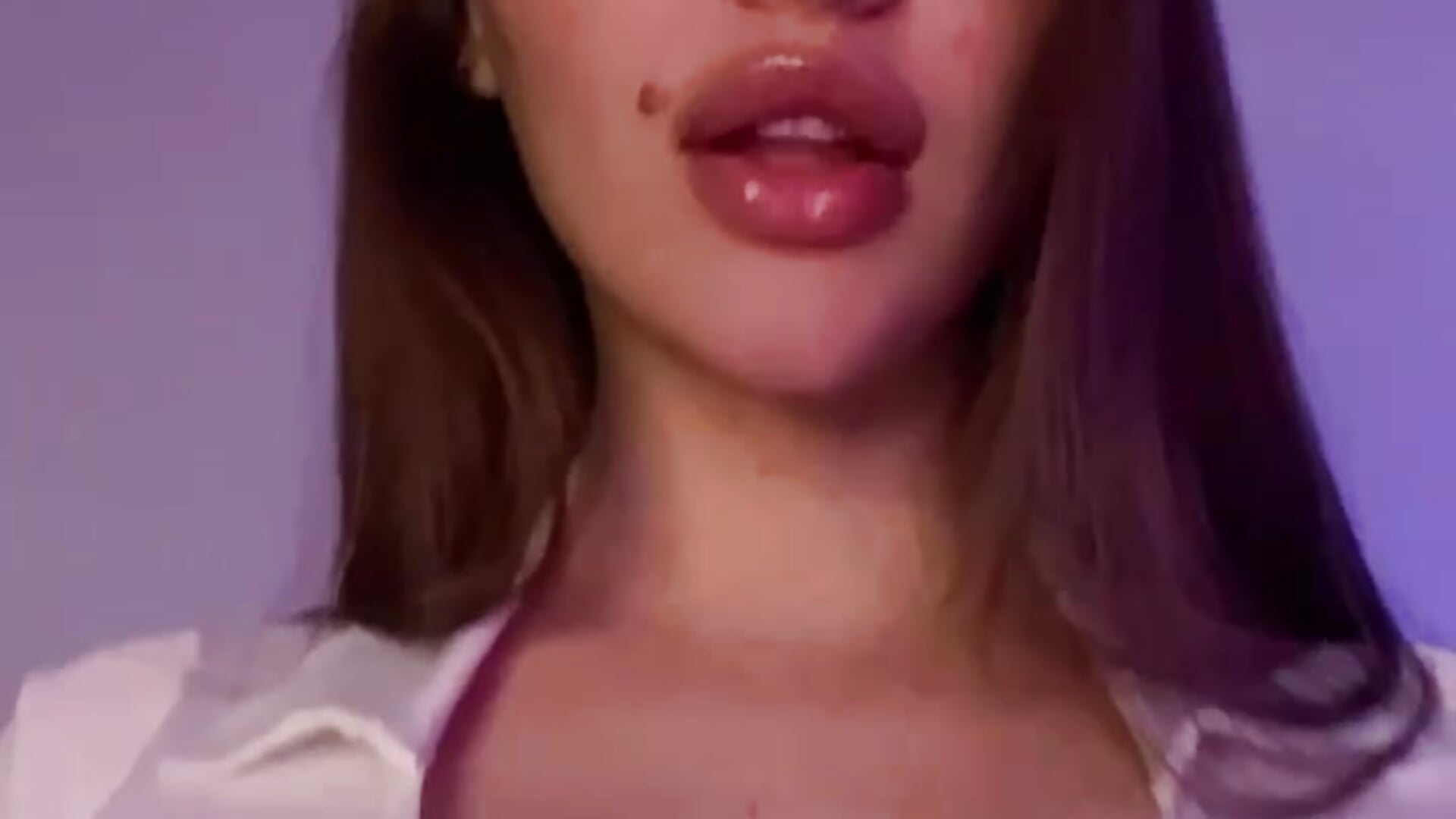 Белый топ на голое тело - відео від вебкаммоделі _DepecheMode_