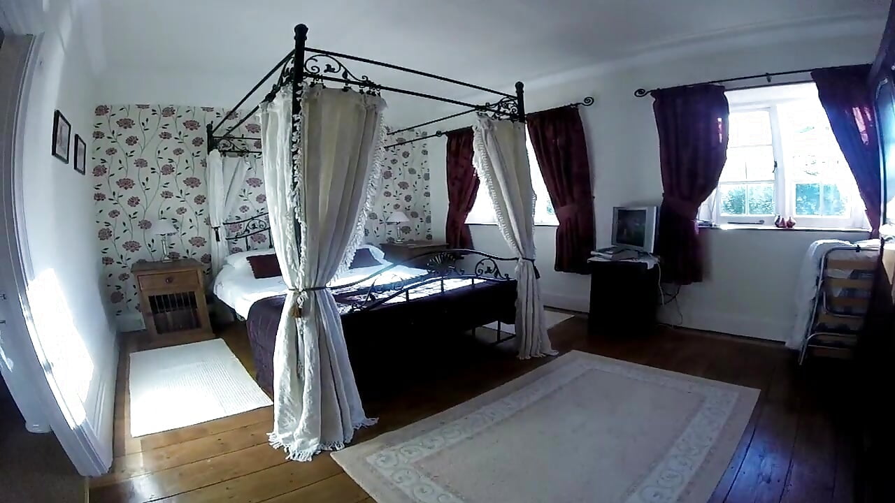 Hampshire Cottage Pt 1 - video by Sexhibitionist@xh cam model