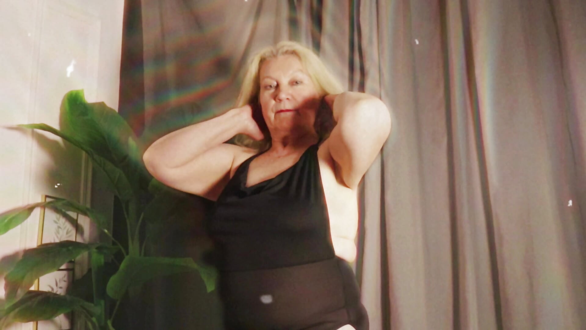 Sexy dance for you ;) - video by NataliMellow cam model