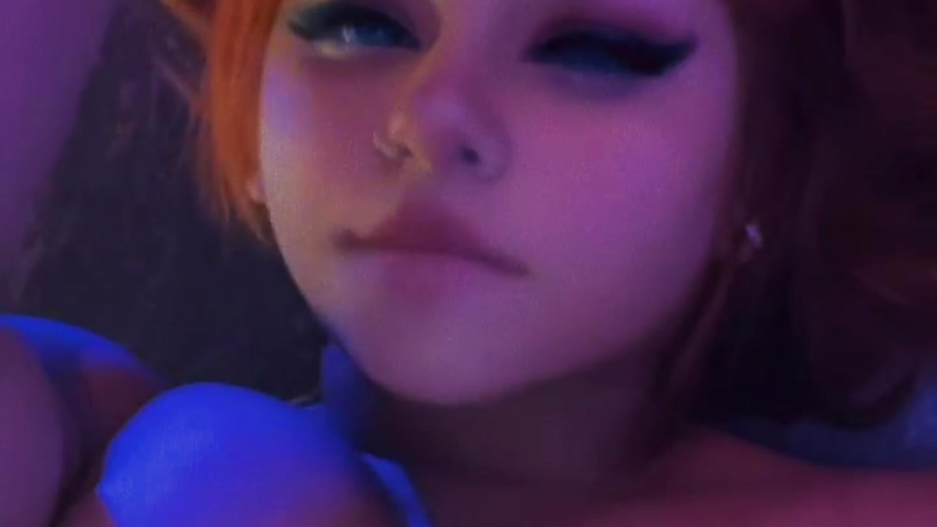 Delicius tits - video by halana_squirts cam model