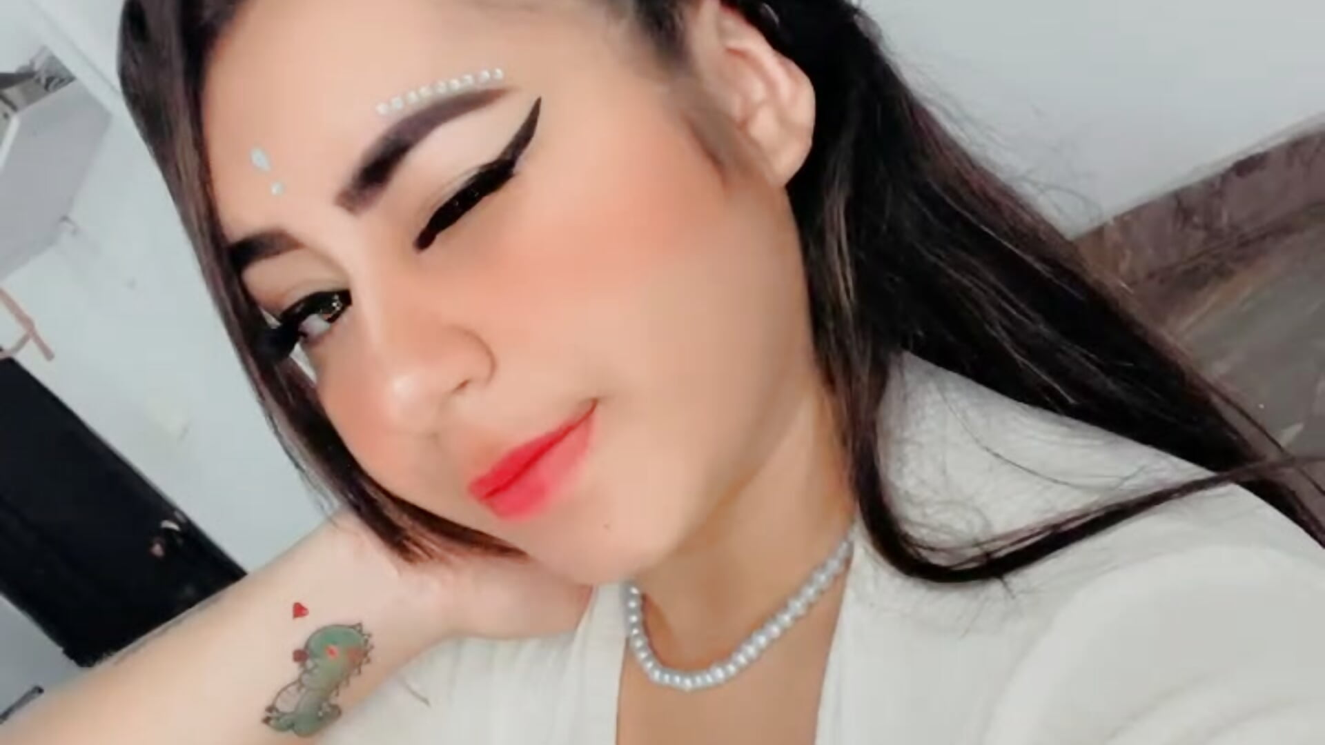 trim,8253E618-38C4-4005-A633-A950B8D544F3 - video by halana_squirts cam model