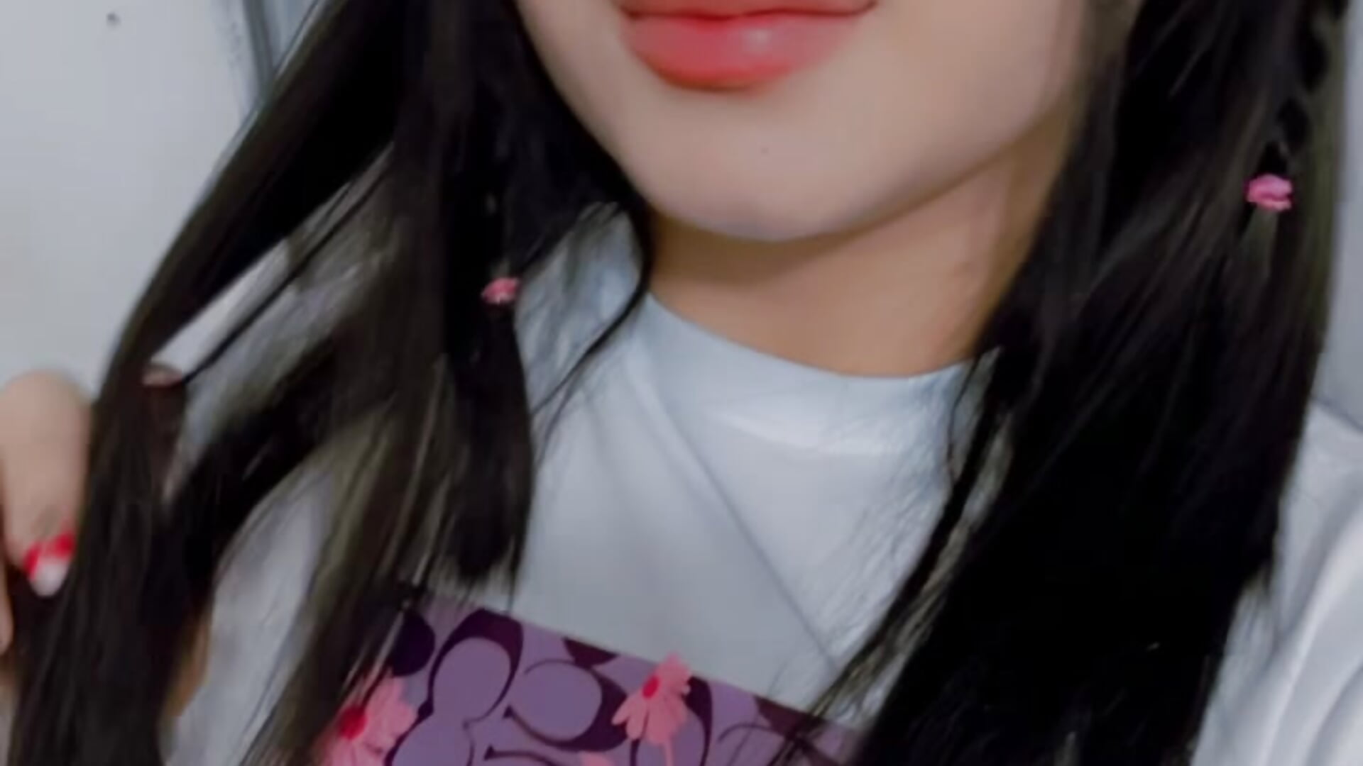 Pretty face, why don't you come over? - video by halana_squirts cam model