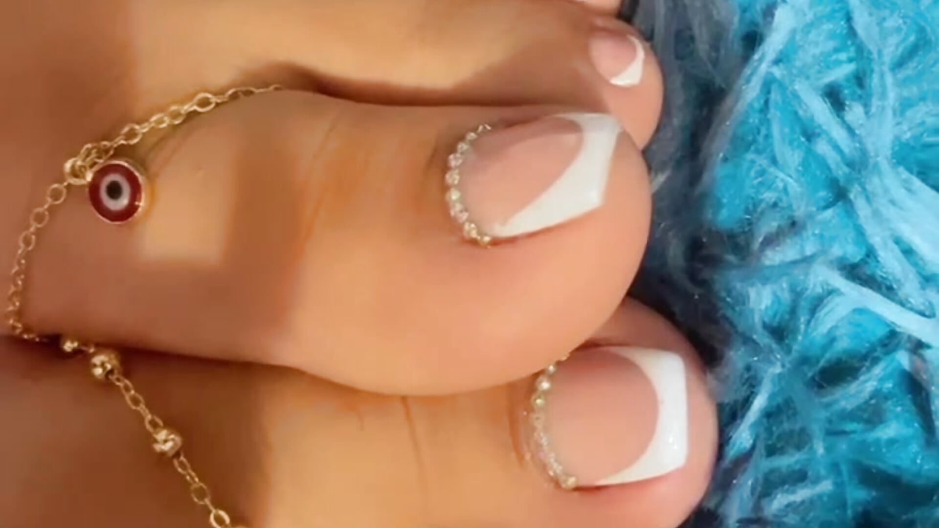 Beautifull feet - video by halana_squirts cam model