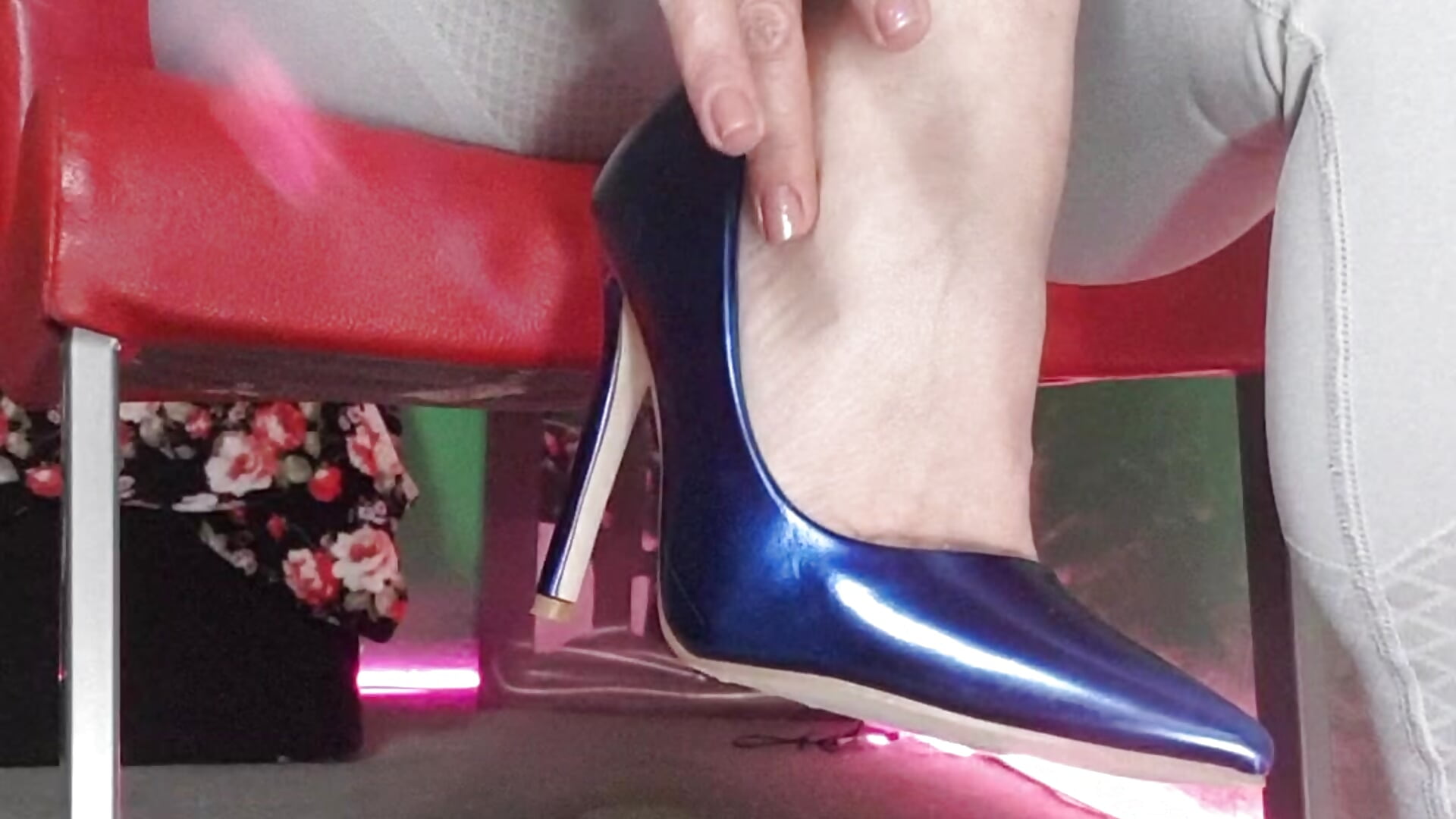 You can lick them - video erotic_dessire_ kameramallilta