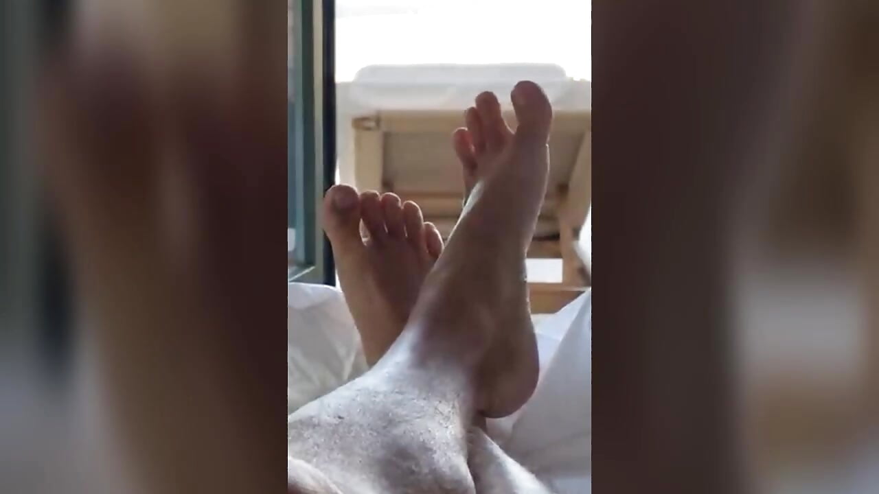 hello - video by MarkReeds cam model