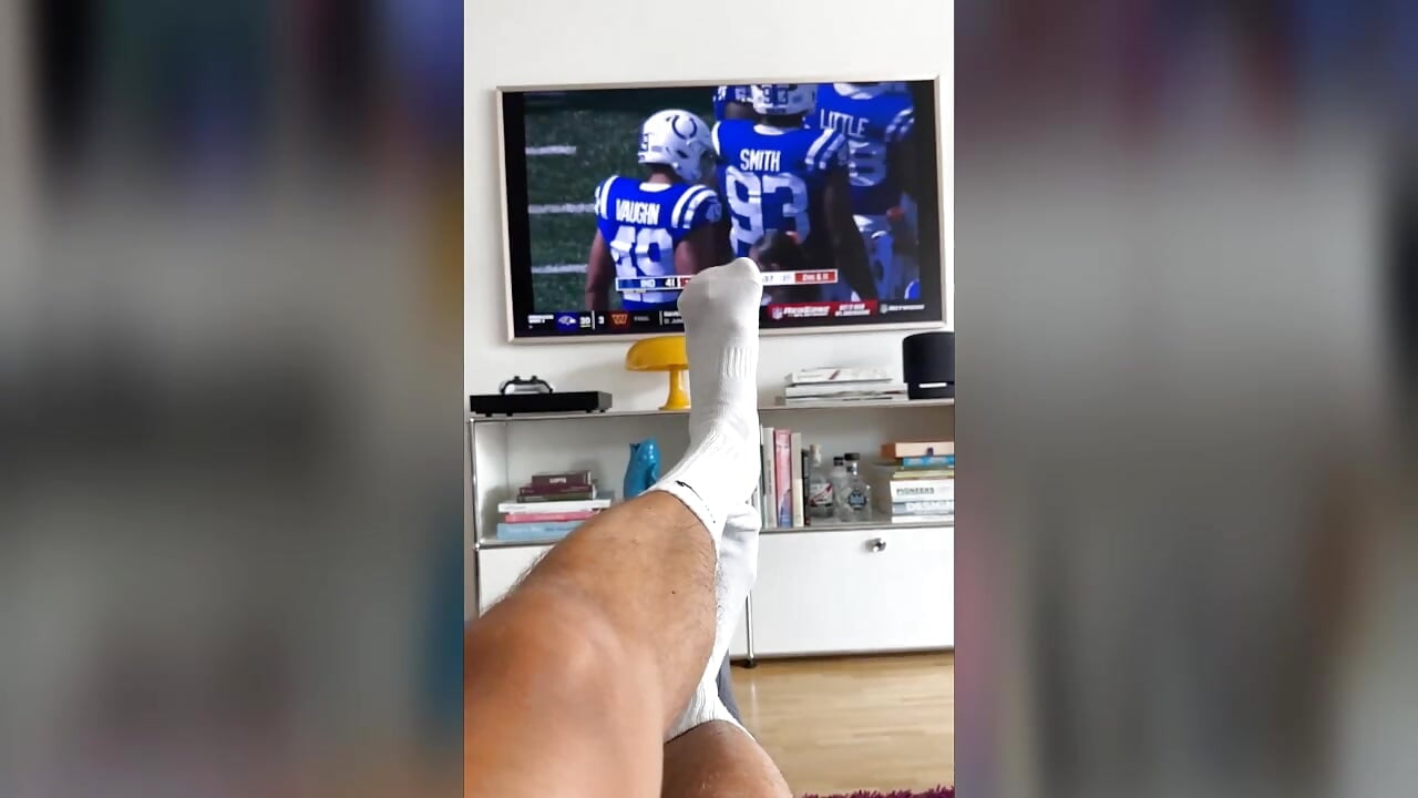 Sunday is football day  Who’s gonna worship those size 12 feet ? - video by MarkReeds cam model