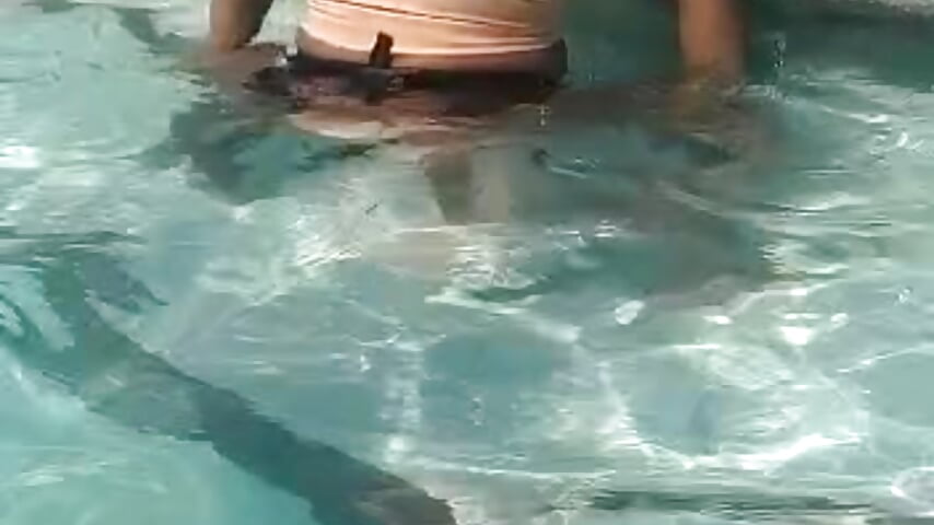 DISFRUTANDO CON TWEERK EN SANTA MARTA (PISCINA HOTEL) - Vídeo de pink_chicaxxx
