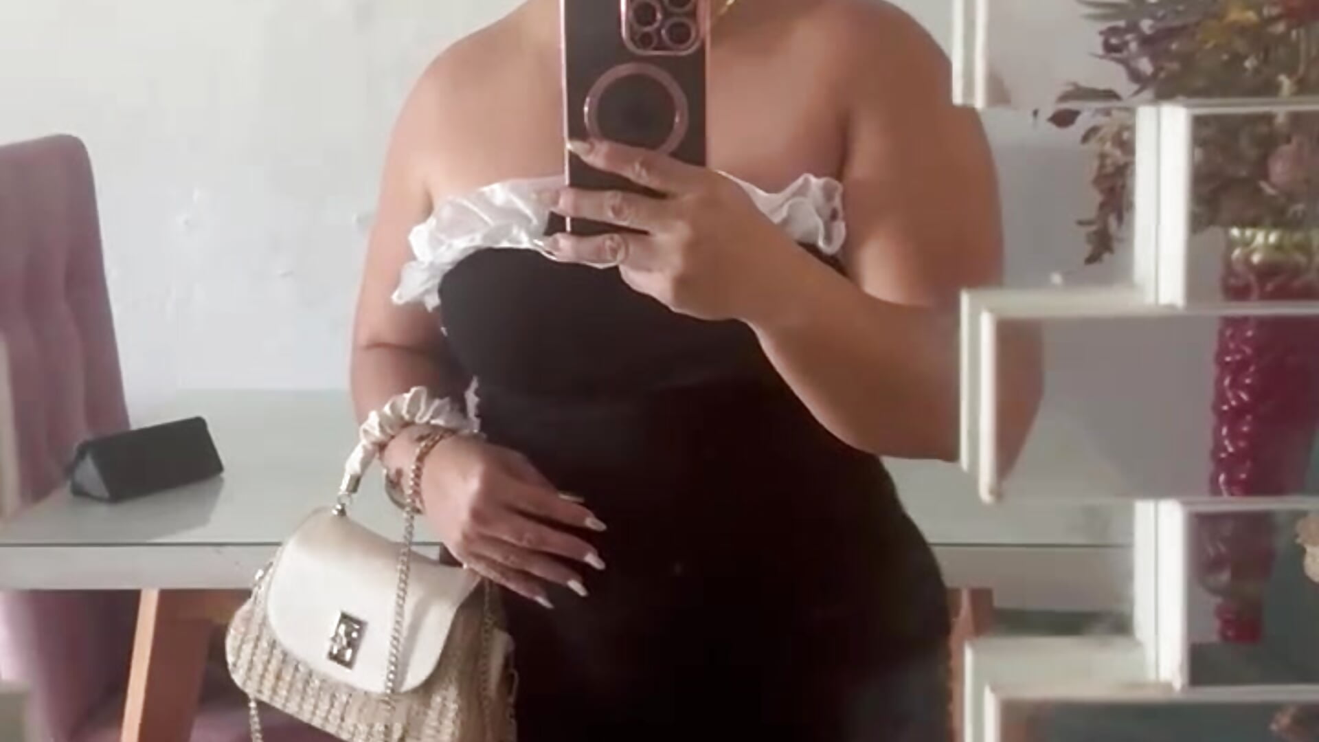 Sexys piernas - vídeo de la modelo de cam camile_milf