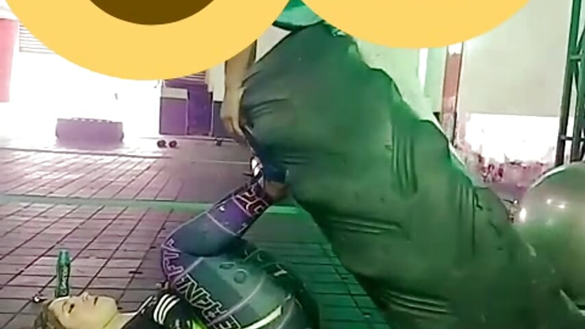 Training legs mommy - vidéo du modèle de showcams camile_milf