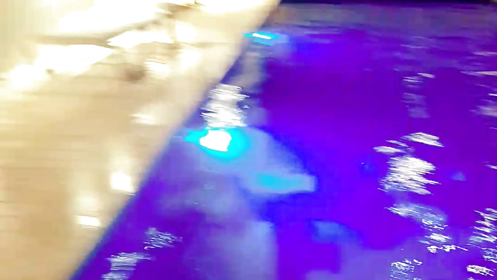 Enjoy pool - vidéo du modèle de showcams camile_milf