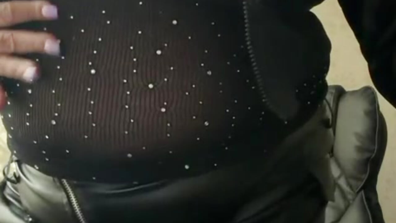 skin - video by littleRikka cam model