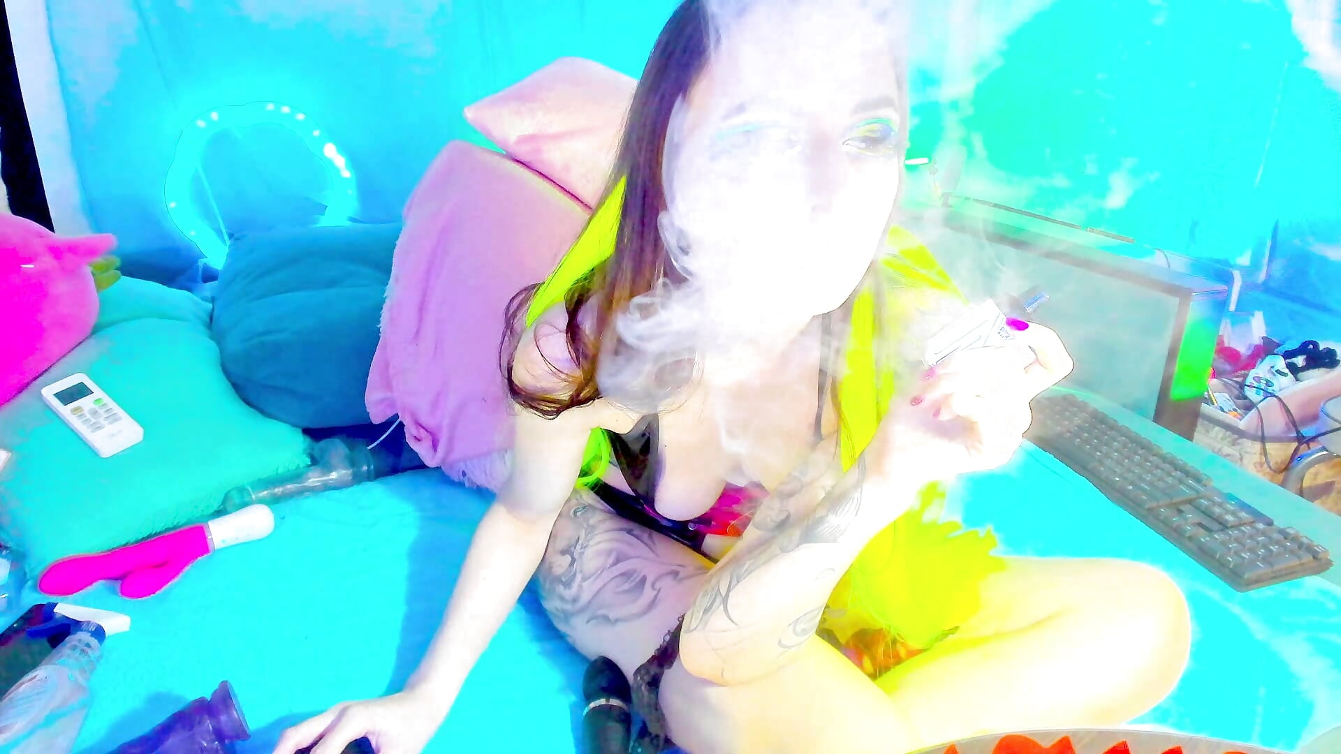 smoke and make up - video by saber_cat cam model