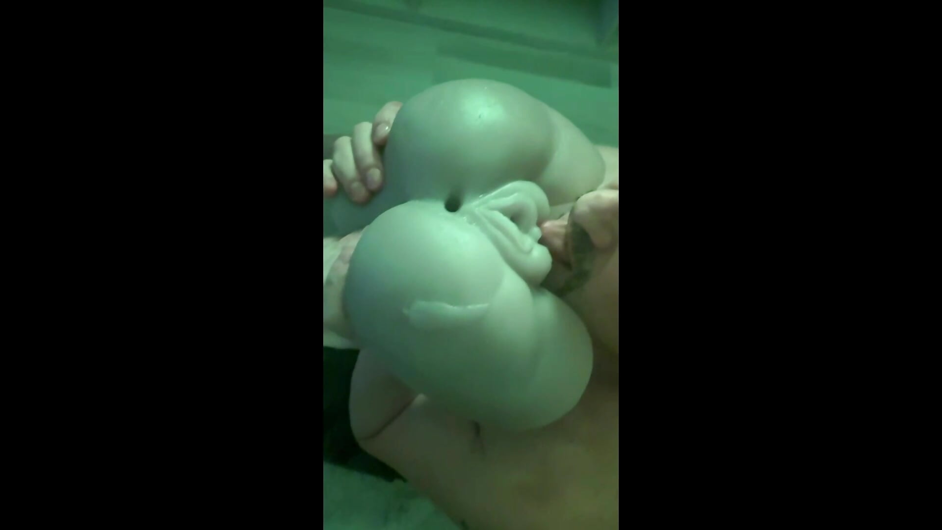 Vídeo em tendência de modelo na câmara MisterFaithRO 4850