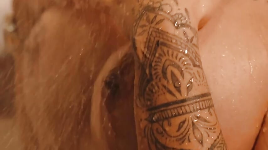 duchandome quieres ver? taking a shower do you want to see? - video by VVVanessa_pvbh cam model