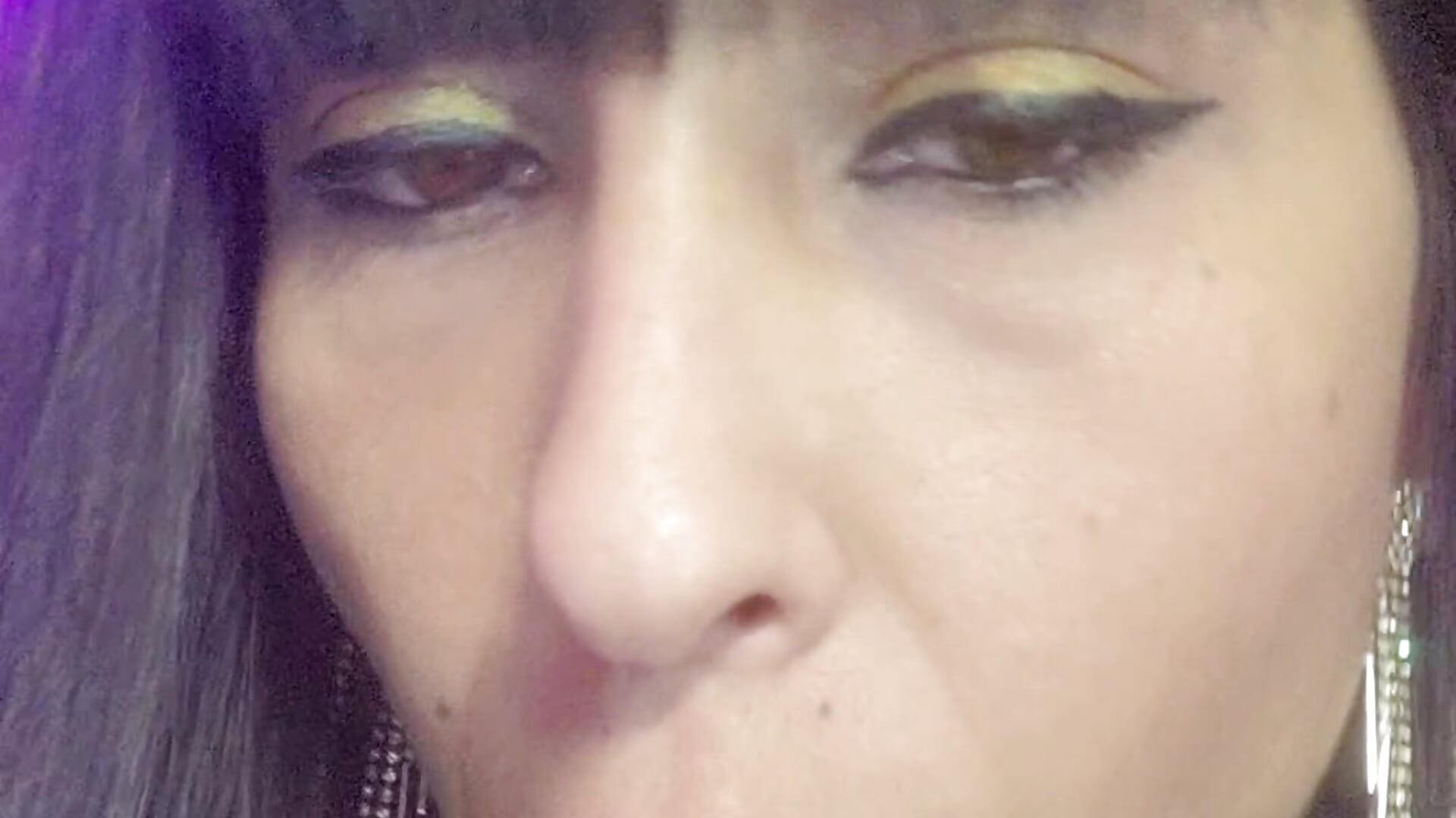 Ma bouche de pres....Ecoute ca...