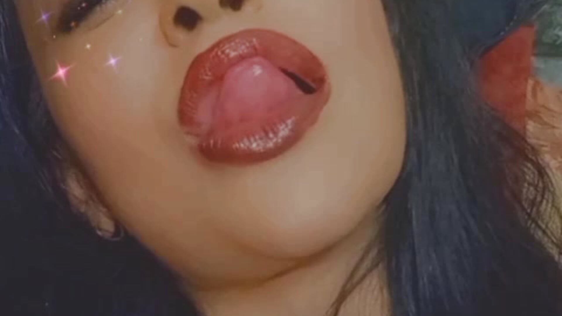 Lady P's Sexy Wet  Kisses! - video by PichyPrettyPussy cam model