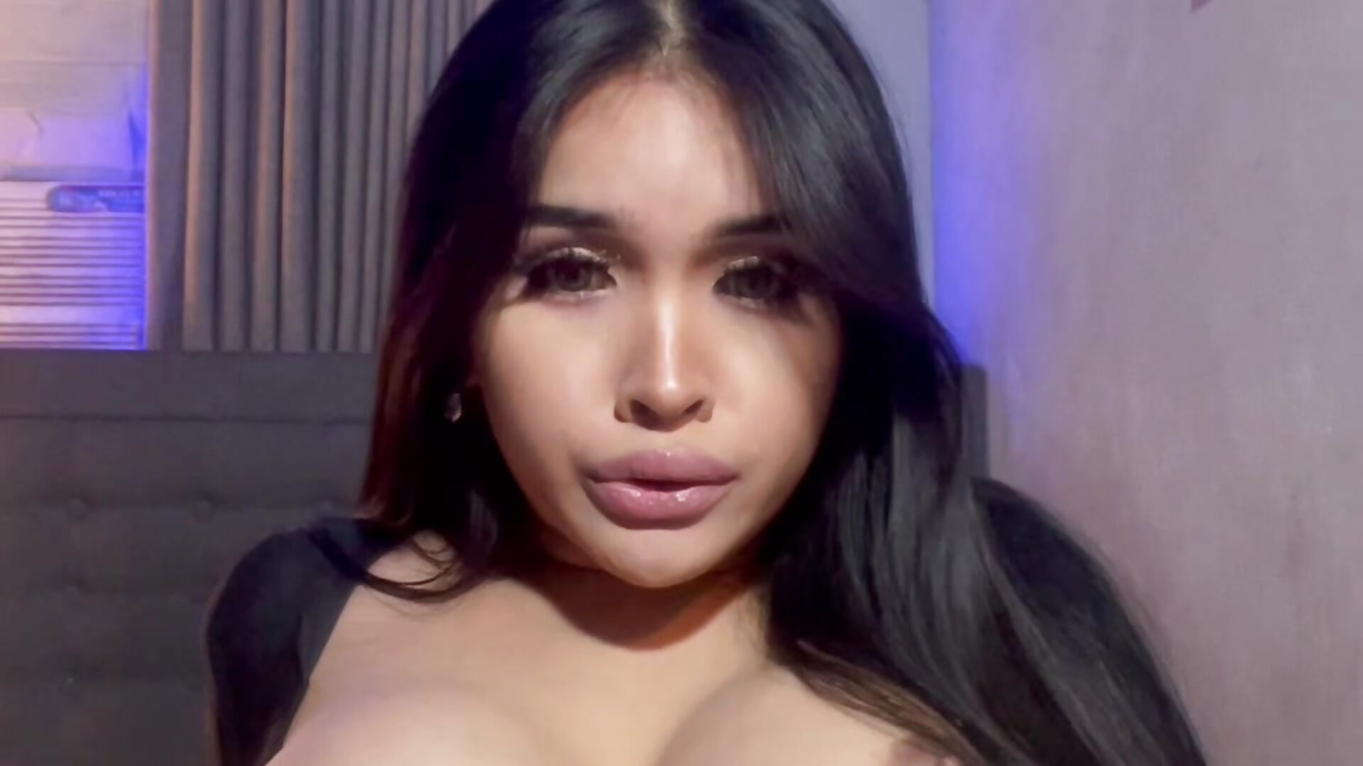 wild cumshow! dont missed it.