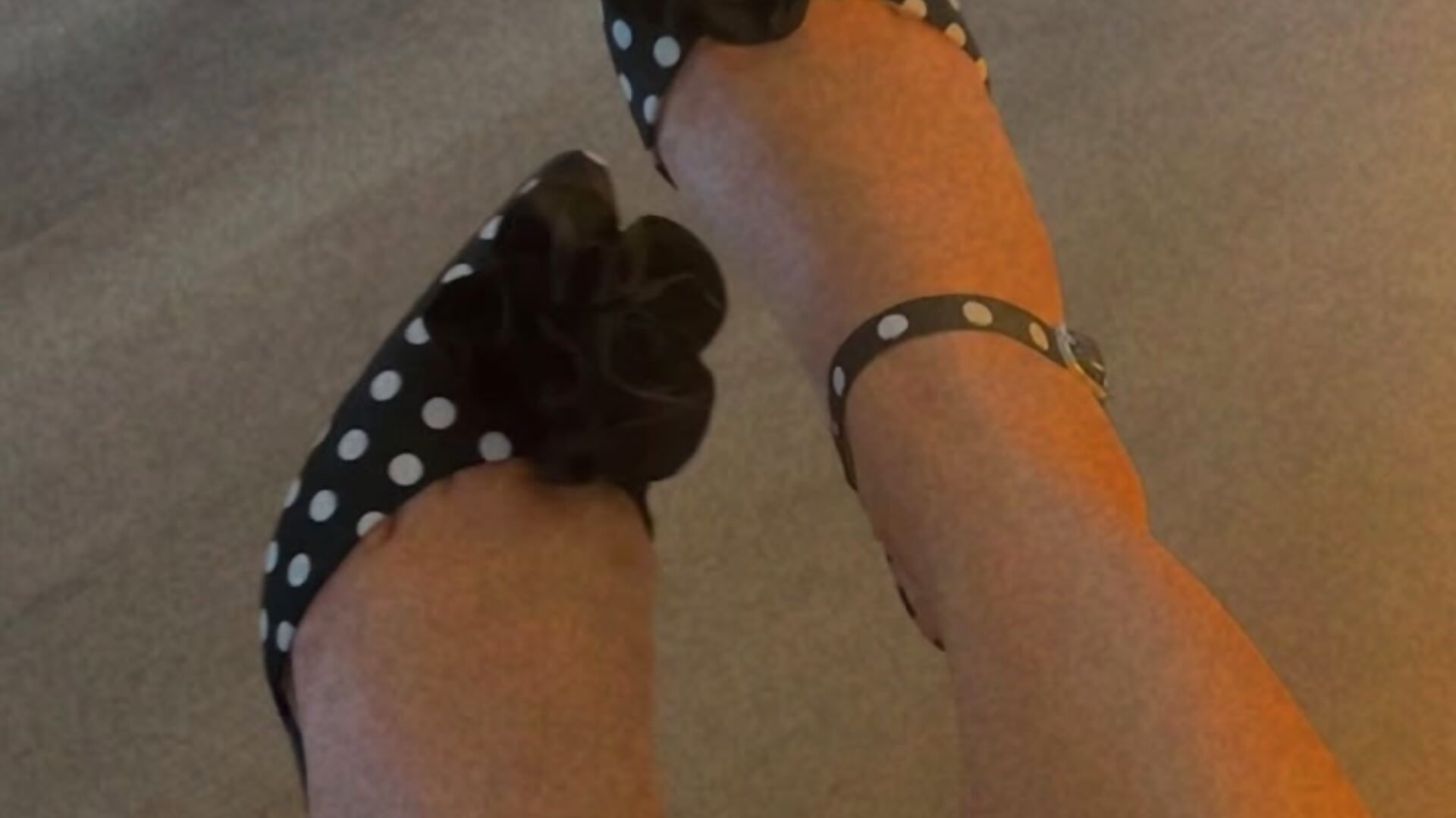 🦋My beautiful feet in black heels👠