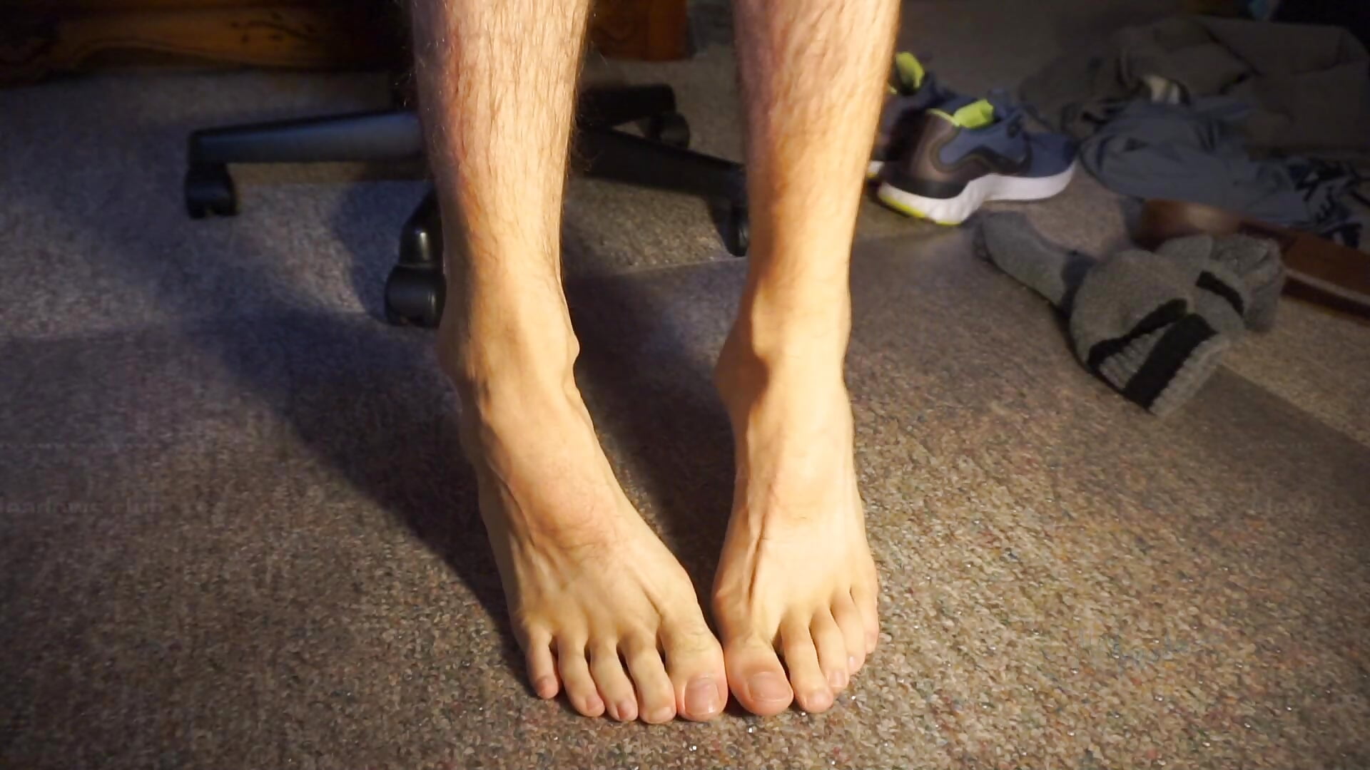 Love feet? Love my barefoot clip - video by CaughtByU cam model
