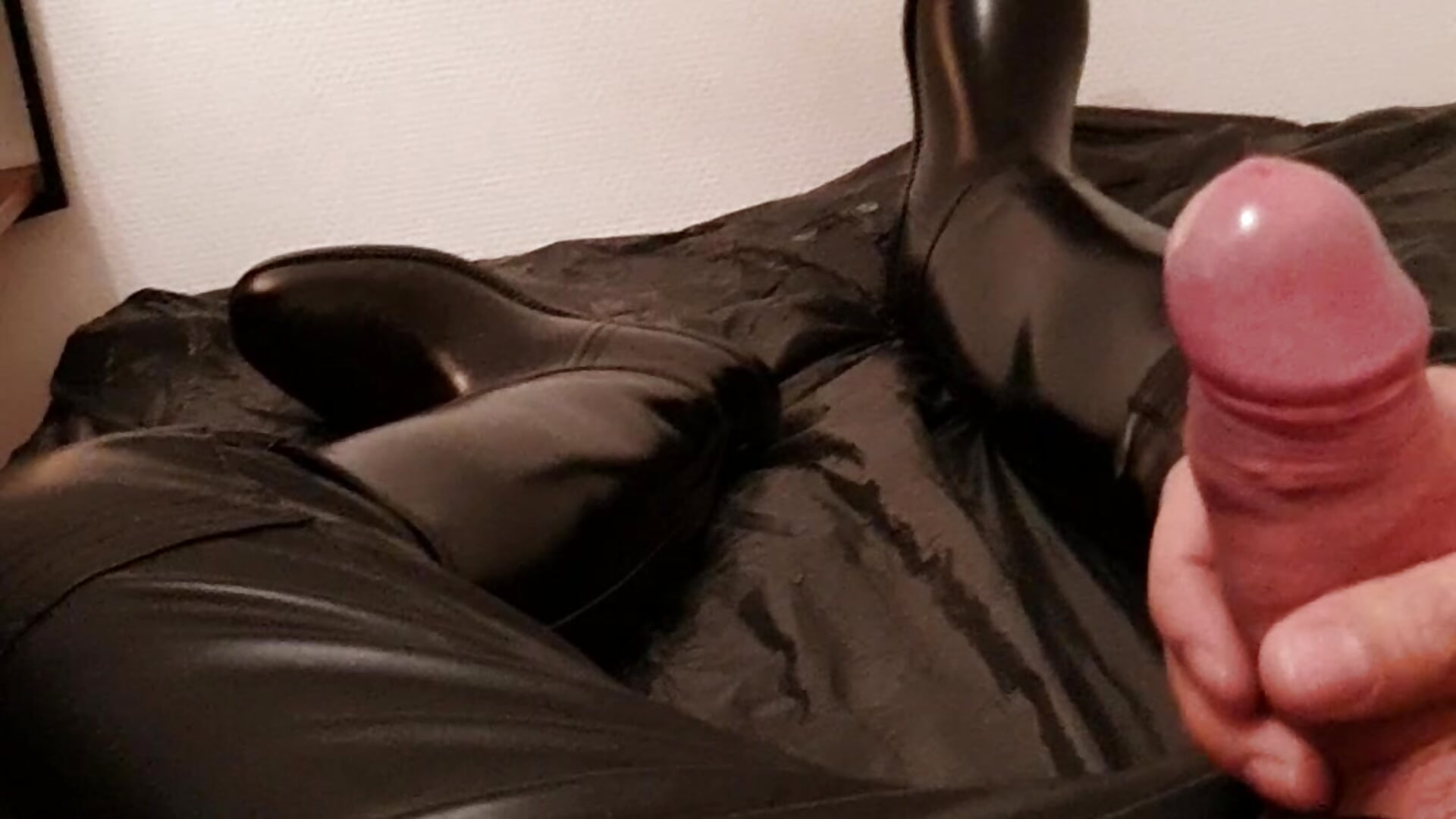 Plaisir solitaire Latex desous et cuir. - video di Alan38XXX modella di cam