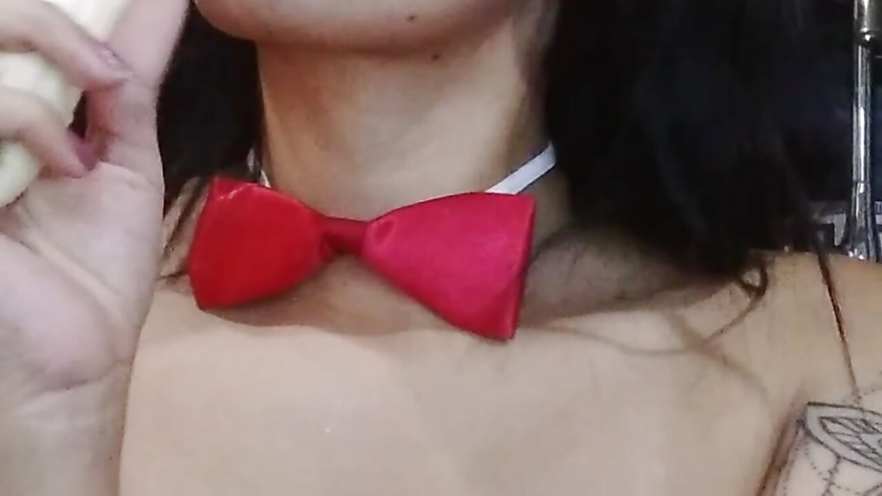 sucking banana - video by valevicious cam model