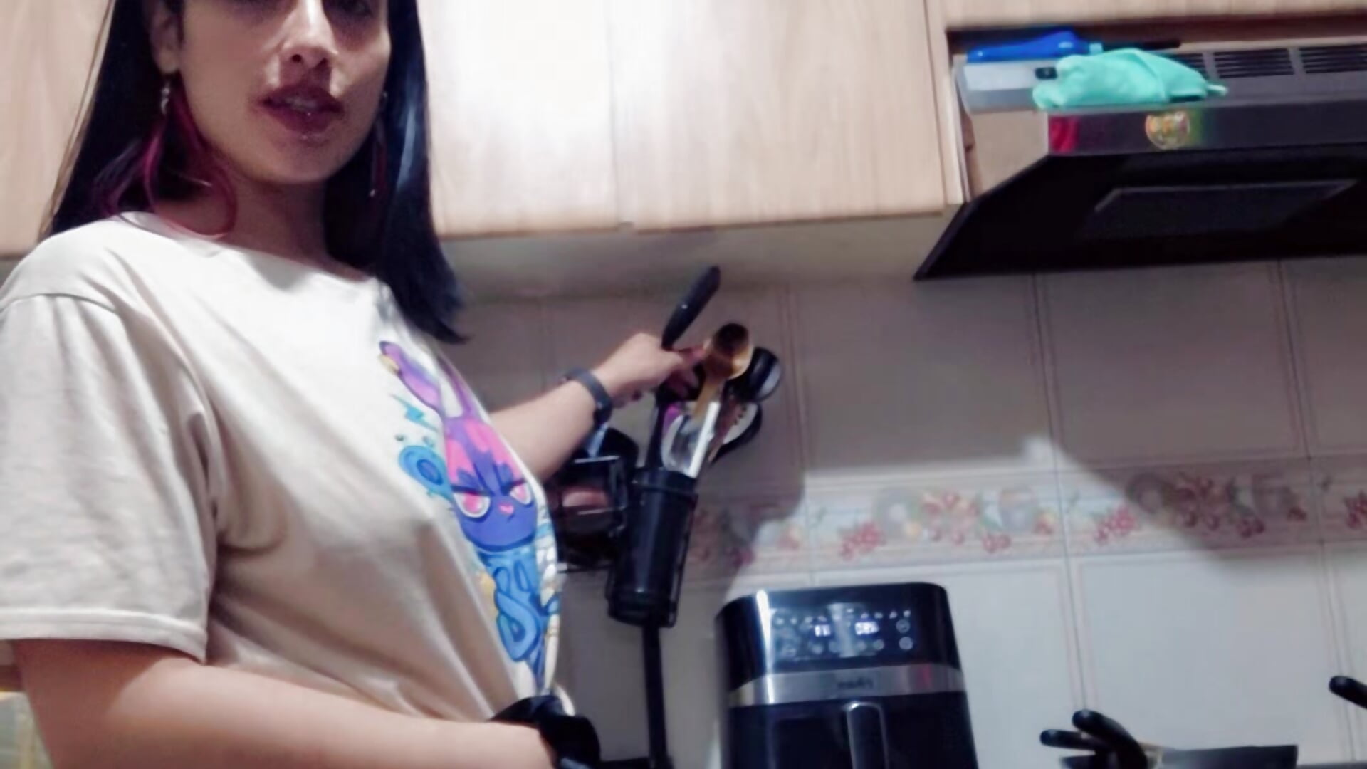 spanking her ass in the kitchen - Video von Best_DollSM Cam-Model