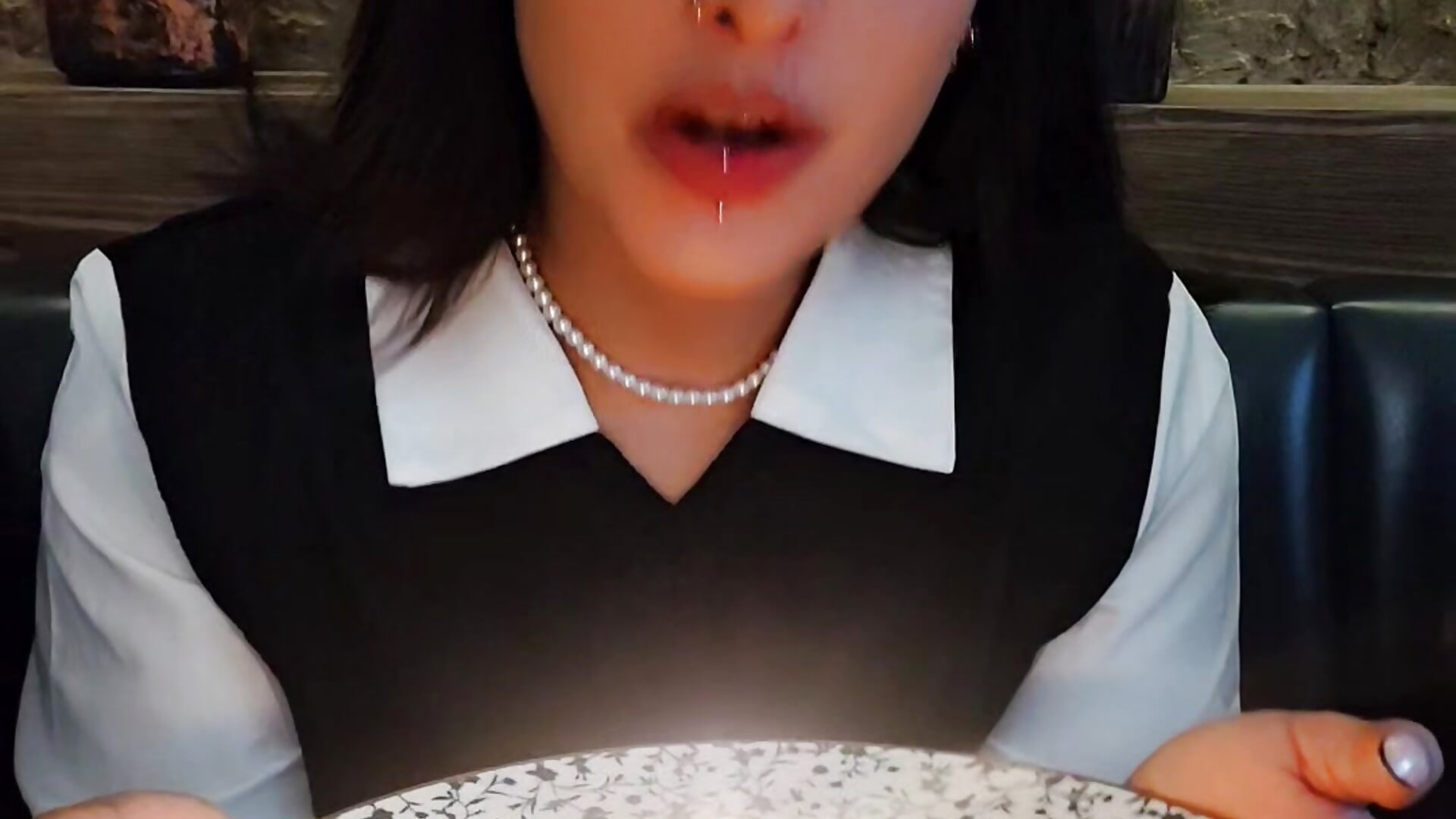 Blowing out the candle🎂🥳 - video od modelky/modela Best_DollSM