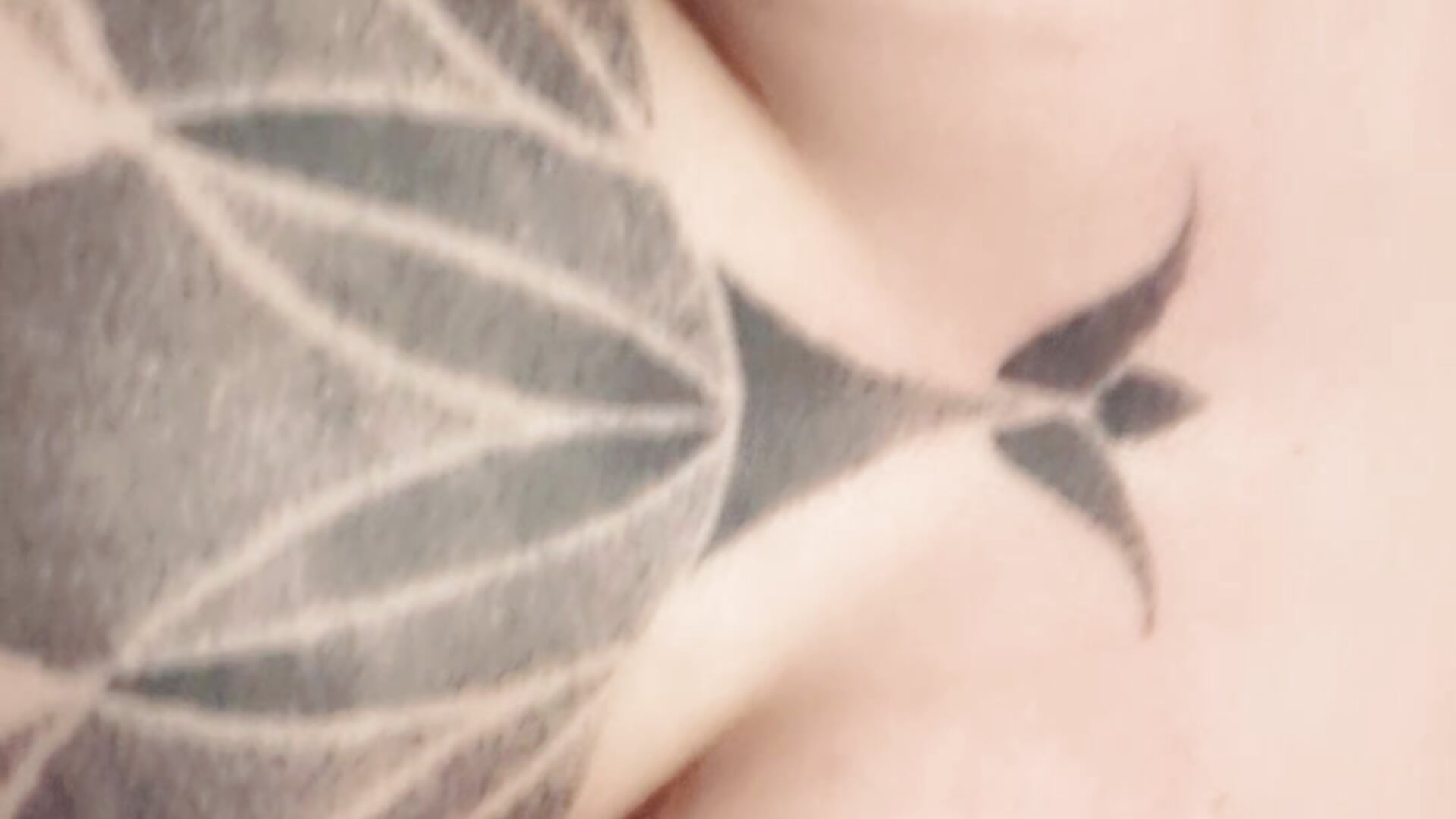Breasts marked after spanking with elastic bands — filmik Best_DollSM, modela(-lki) na kamerkach
