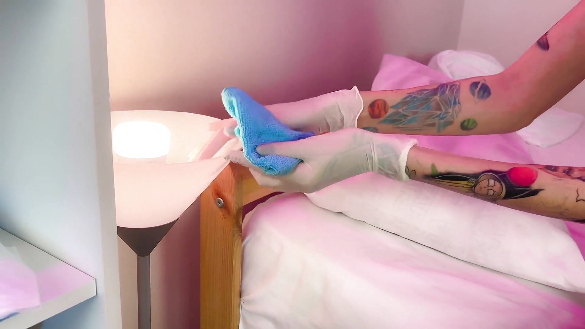 Latex Gloves , finger-sucking ,pussy play — filmik diana_rotor, modela(-lki) na kamerkach