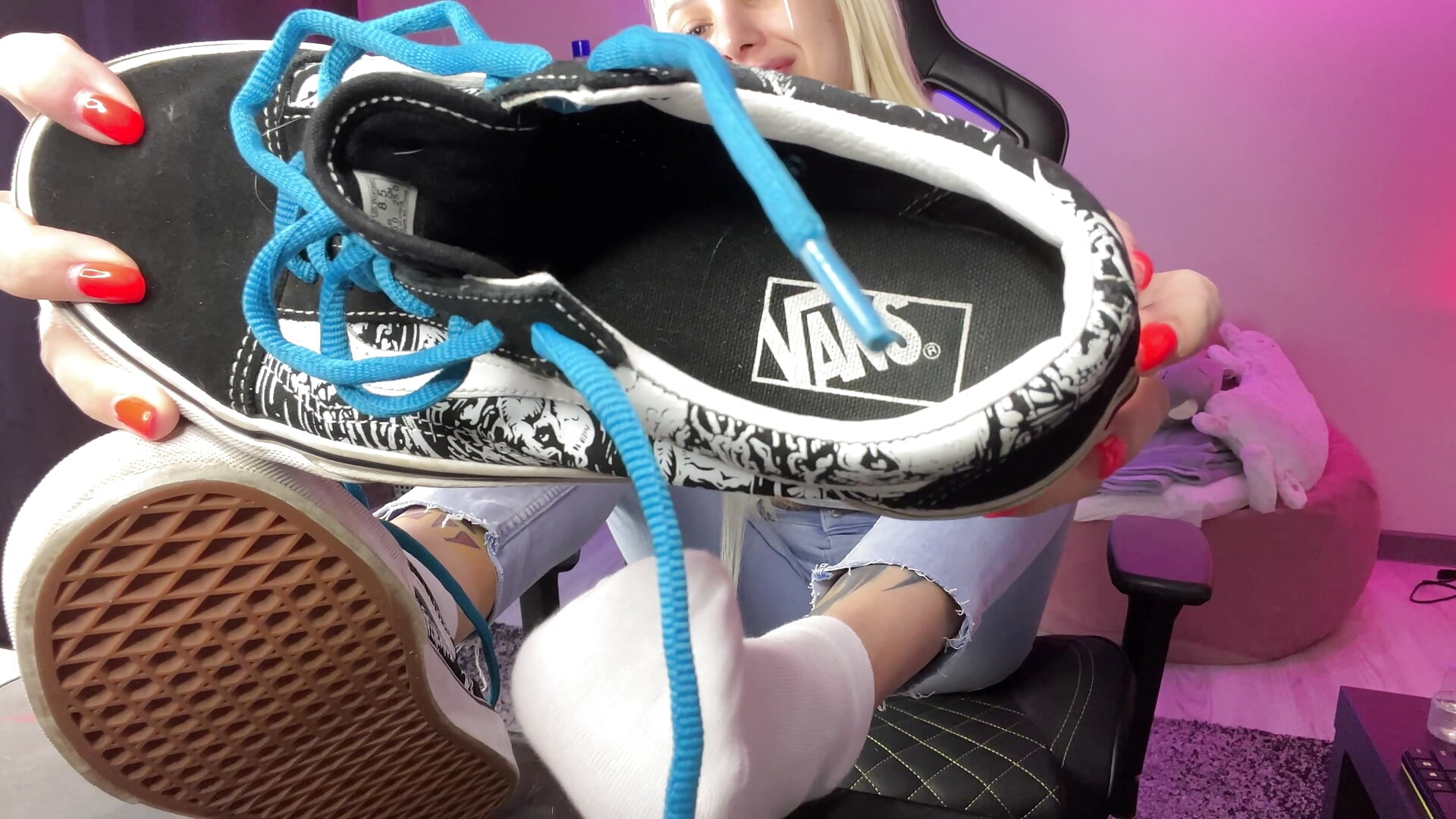 FEET JOI FOR SLAVE — filmik diana_rotor, modela(-lki) na kamerkach