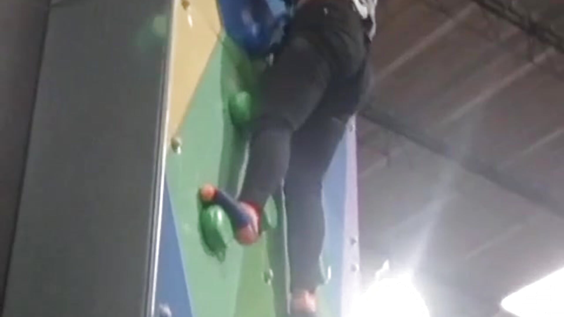 nayi climbs walls hahah - video od modelky/modela Student_of_Bdsm