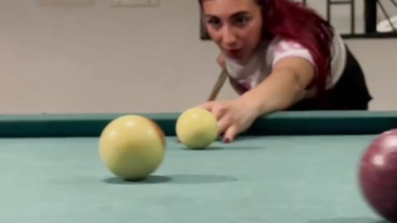 Would you like to play billiards with me?” - vídeo de Student_of_Bdsm