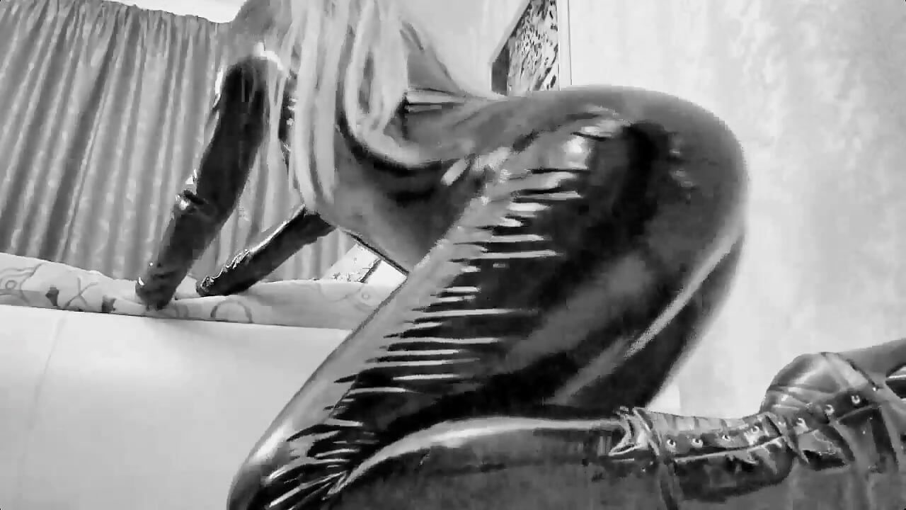 latex body - video by FlowerofLove cam model