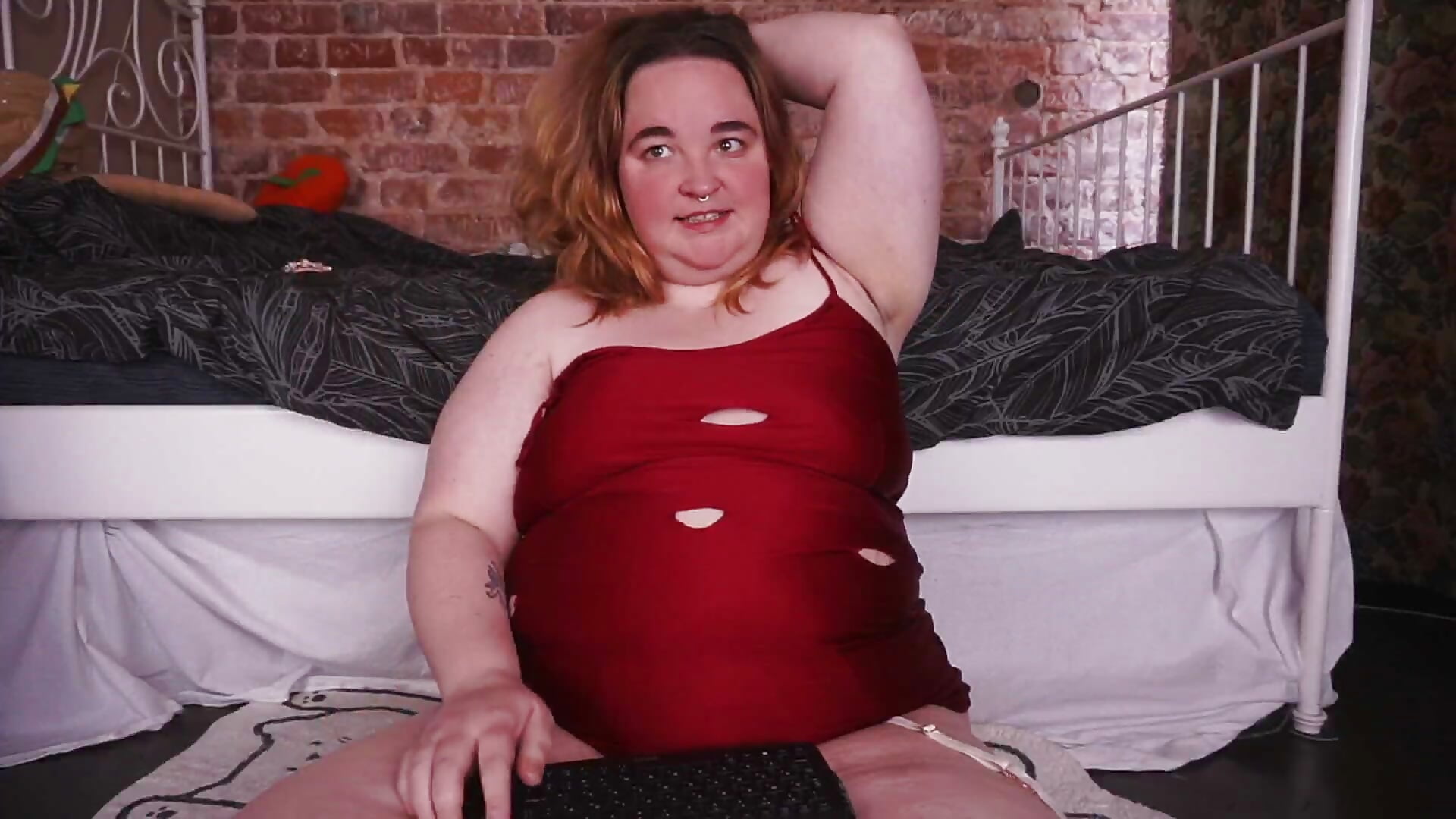 FOLLOW ME - vídeo de la modelo de cam ass_gives