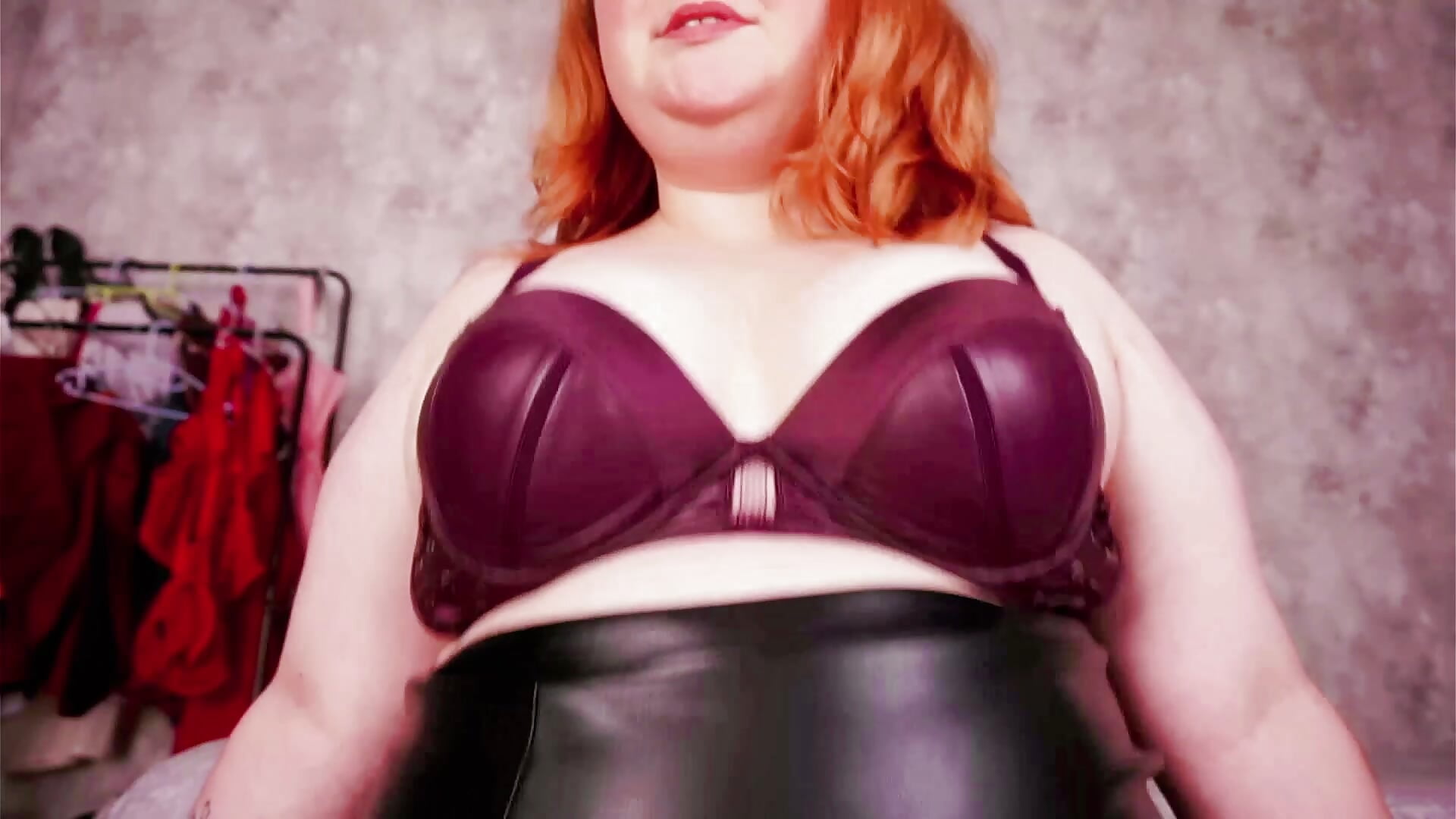 SHAKE FAT TITS - vídeo de la modelo de cam ass_gives