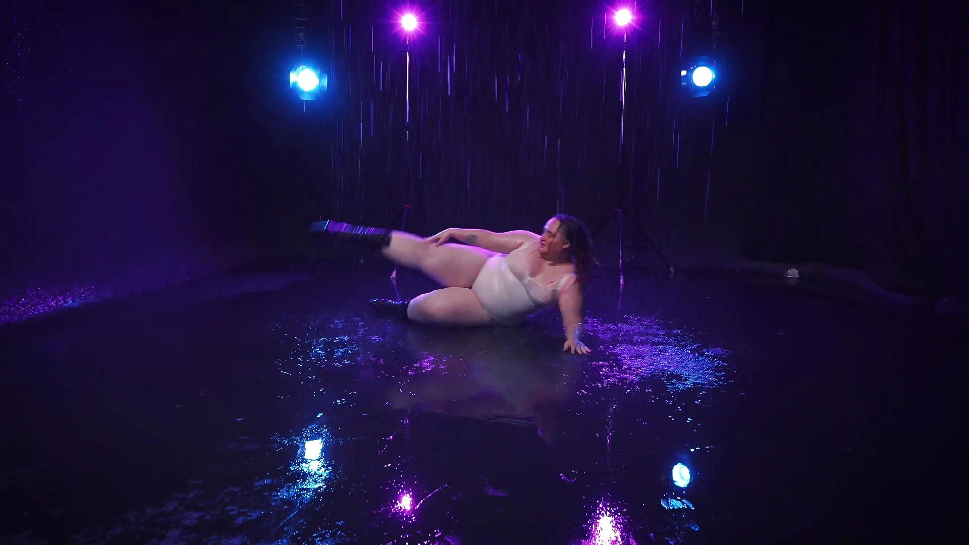 wet dancingdancing  pawg bbw fat sexy pvt - vídeo de la modelo de cam ass_gives