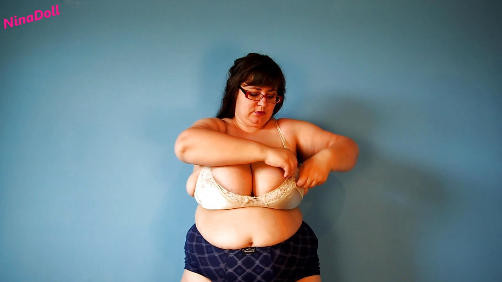 trying small bras 4 u, jiggle and bounce - video by NinaDollBBW cam model