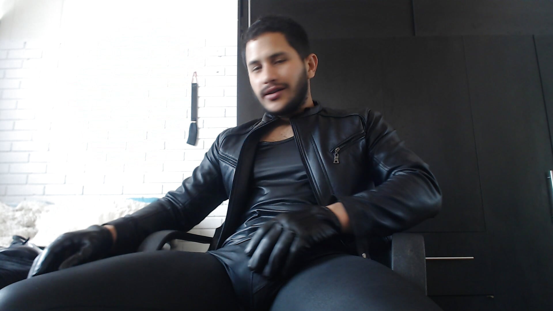 Leatherman - TheIan26 캠 모델의 동영상