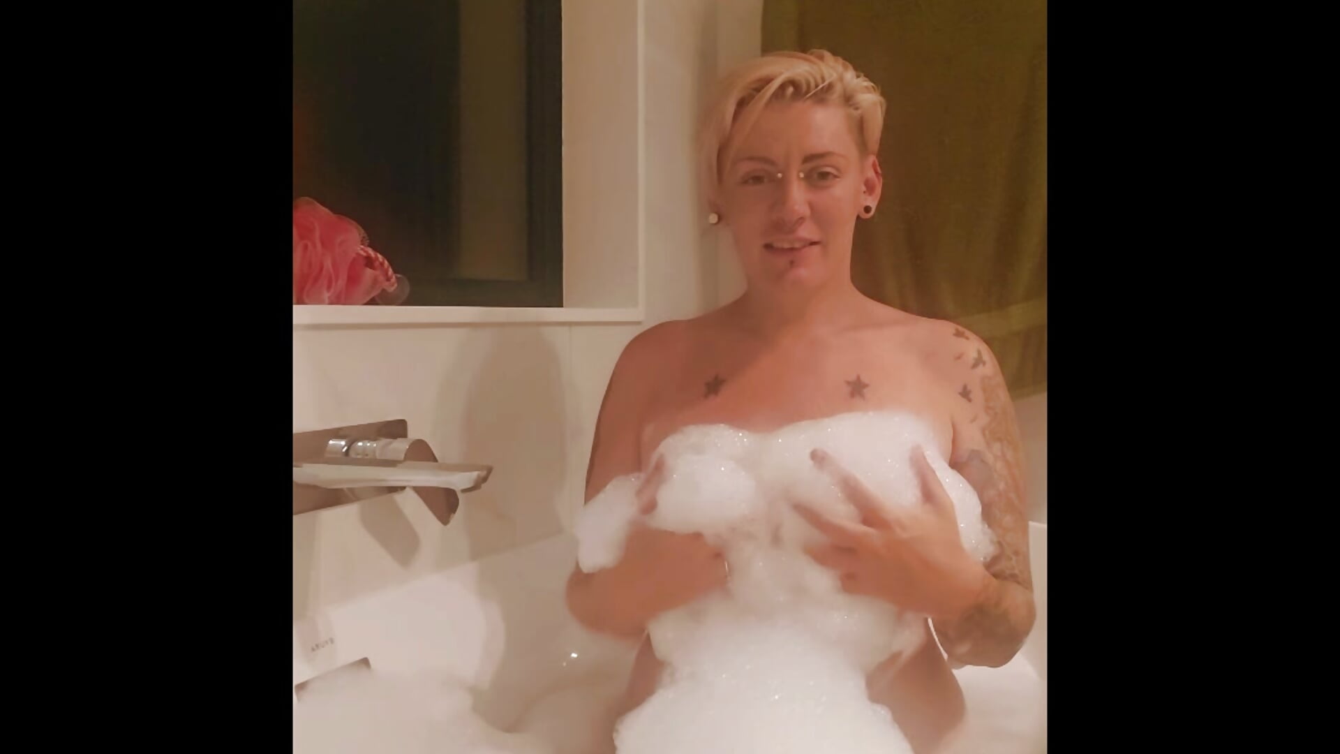 hot tub blooper - video by PinkTheHawk cam model