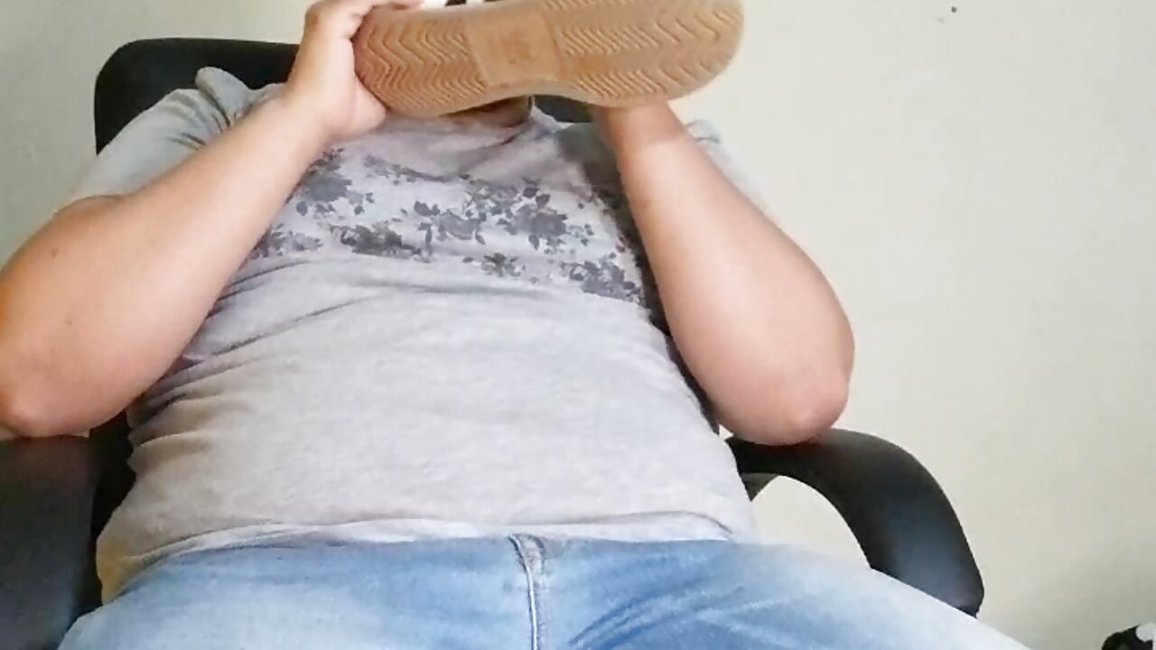 getting naked - vídeo de la modelo de cam feetloverdavid